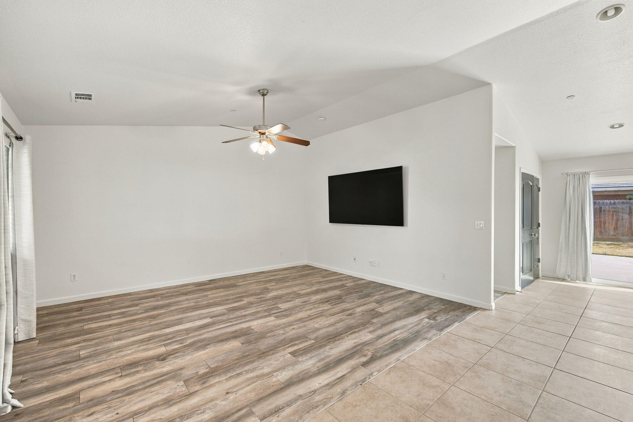 3068 S Foster Ct, Tulare, CA 93274