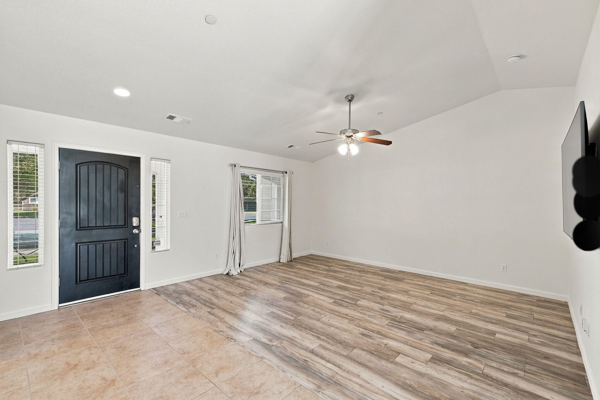 3068 S Foster Ct, Tulare, CA 93274
