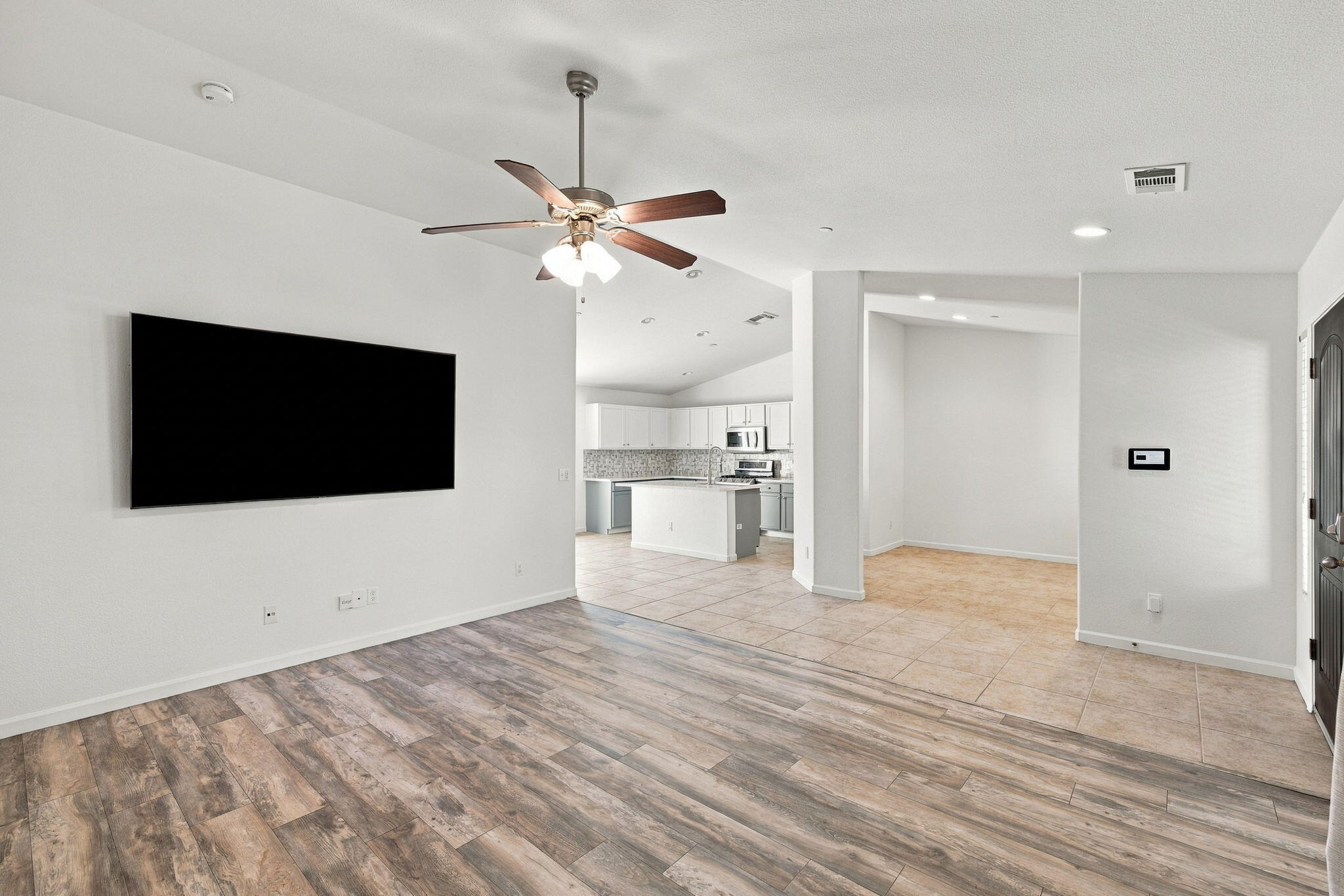 3068 S Foster Ct, Tulare, CA 93274