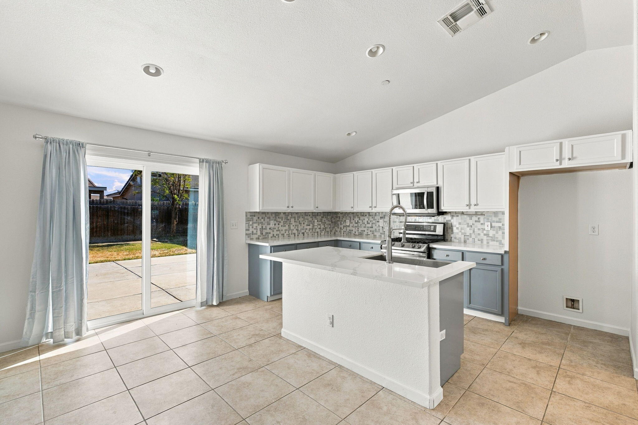 3068 S Foster Ct, Tulare, CA 93274