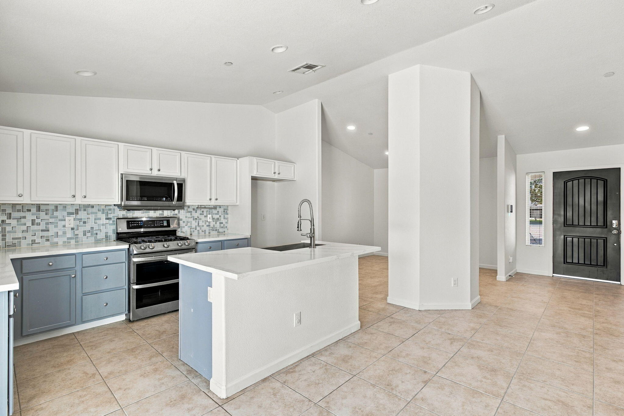 3068 S Foster Ct, Tulare, CA 93274