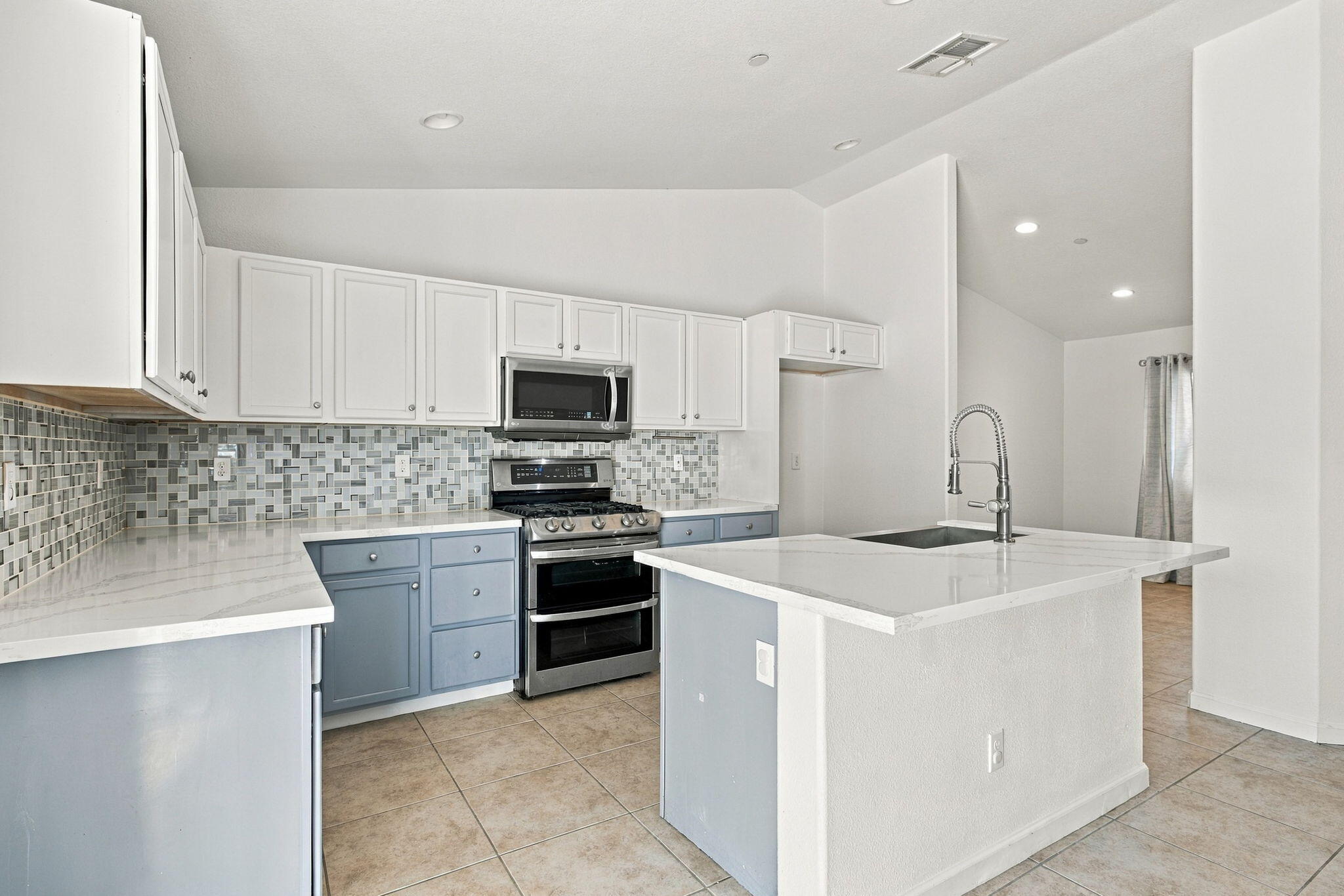 3068 S Foster Ct, Tulare, CA 93274