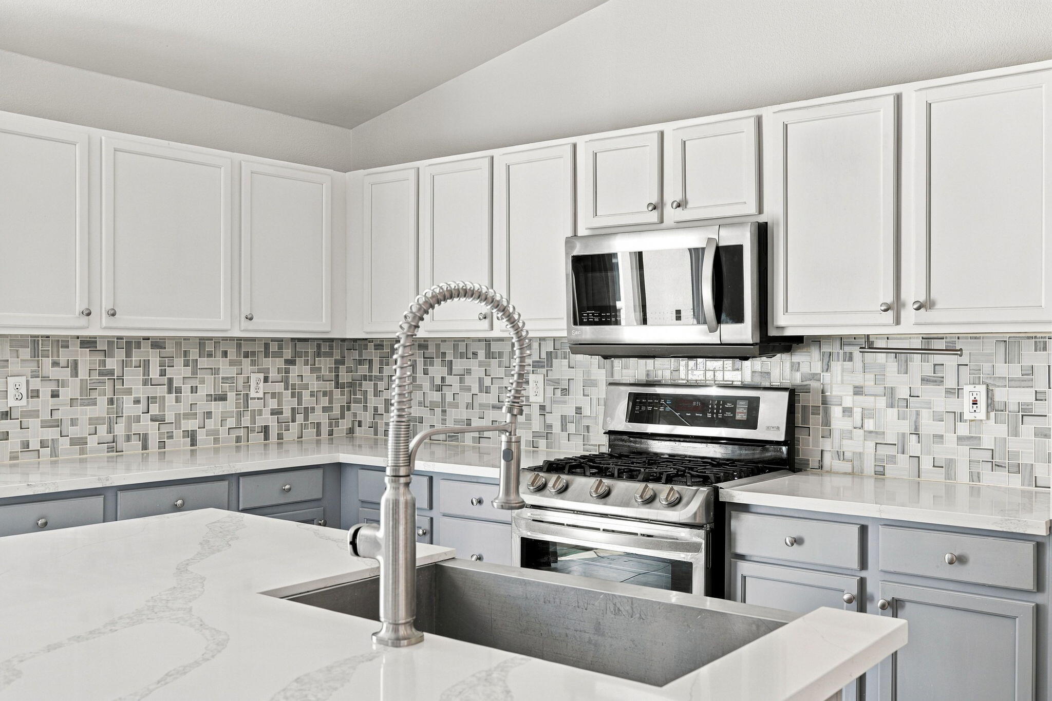 3068 S Foster Ct, Tulare, CA 93274