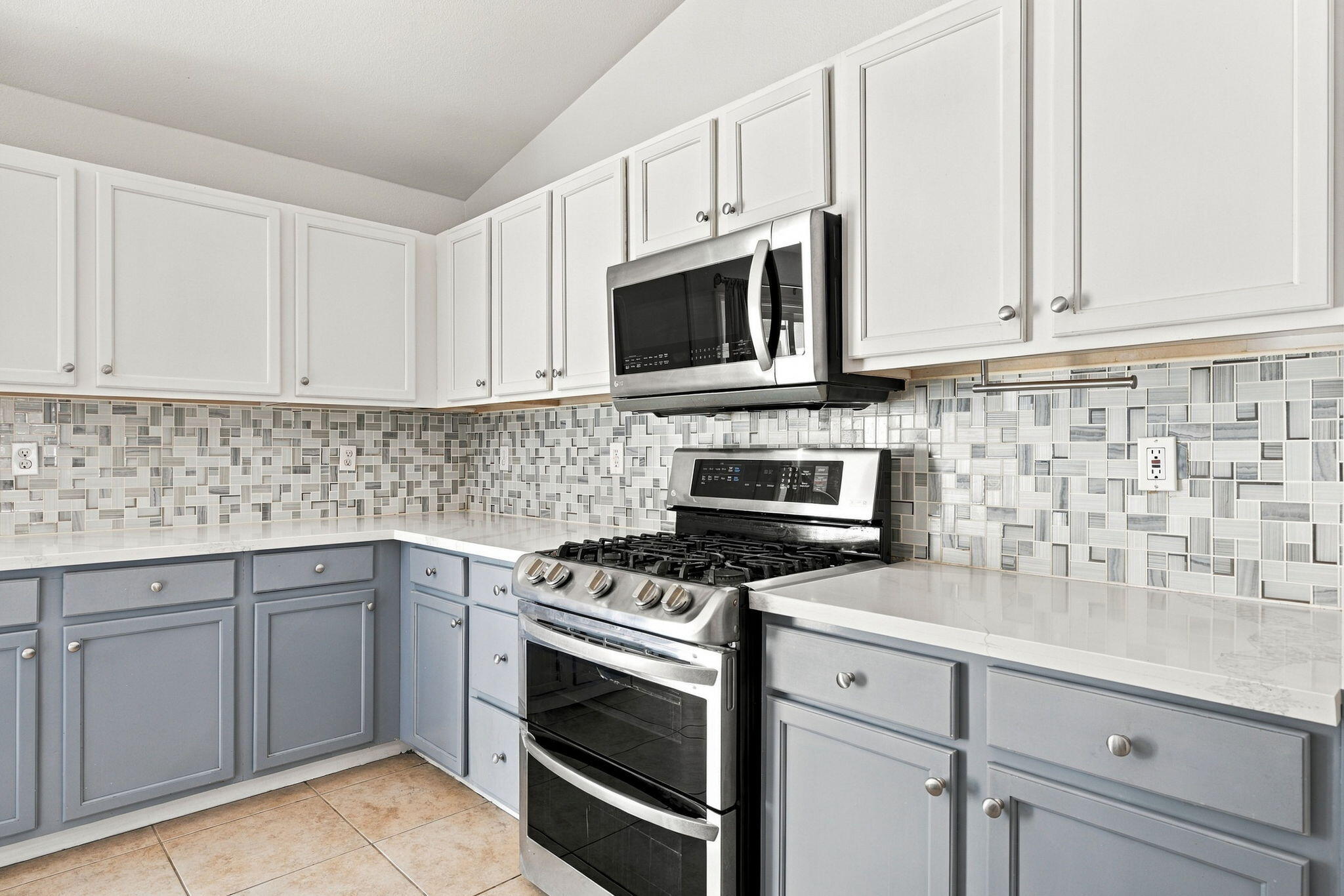 3068 S Foster Ct, Tulare, CA 93274