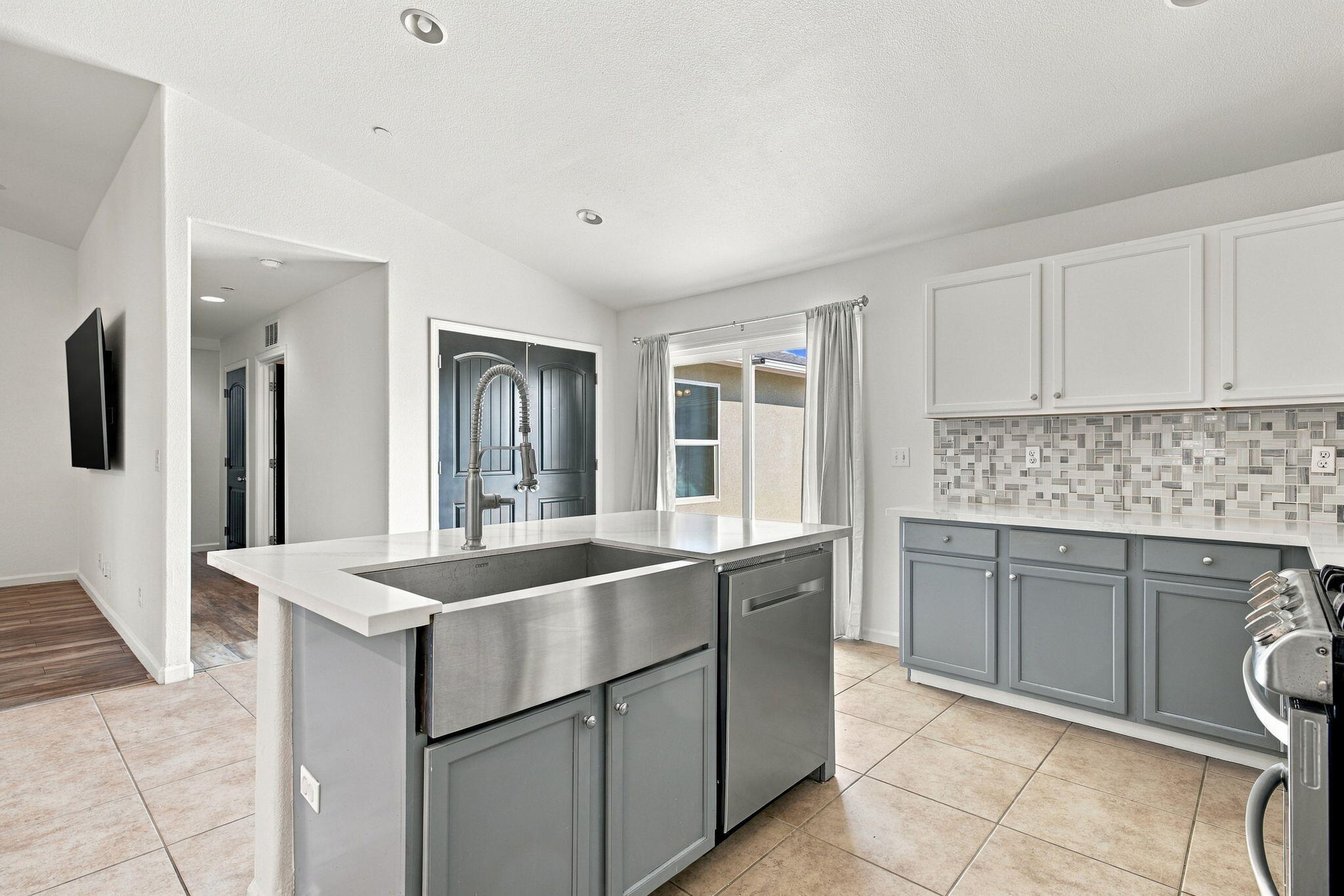 3068 S Foster Ct, Tulare, CA 93274