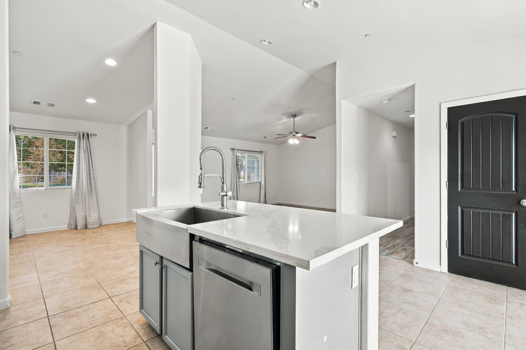 3068 S Foster Ct, Tulare, CA 93274