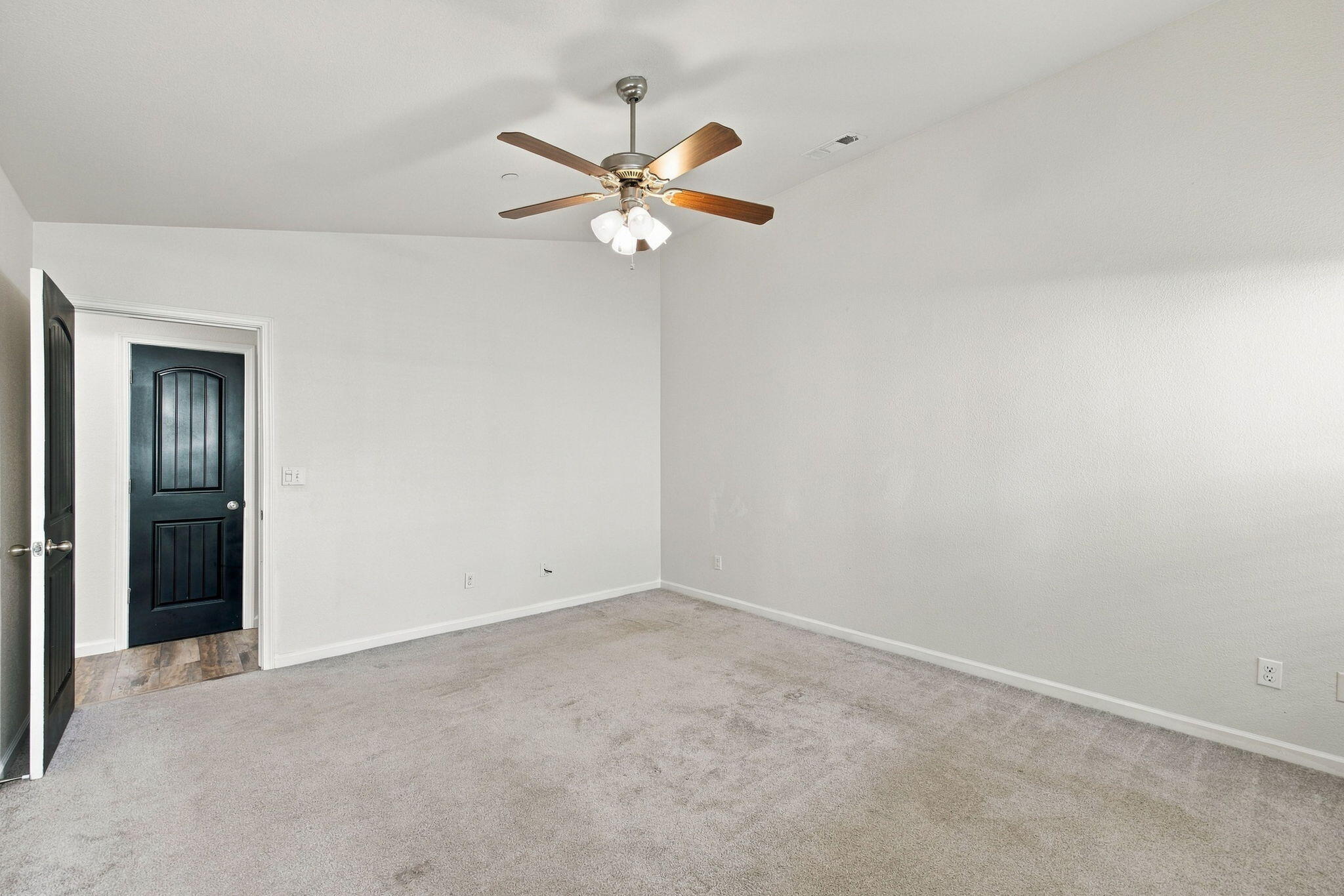 3068 S Foster Ct, Tulare, CA 93274