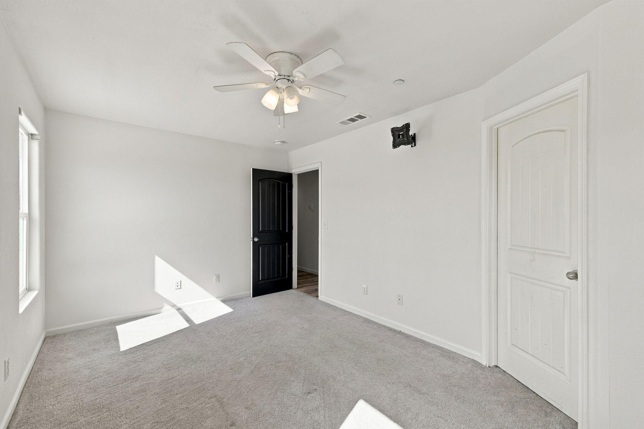 3068 S Foster Ct, Tulare, CA 93274