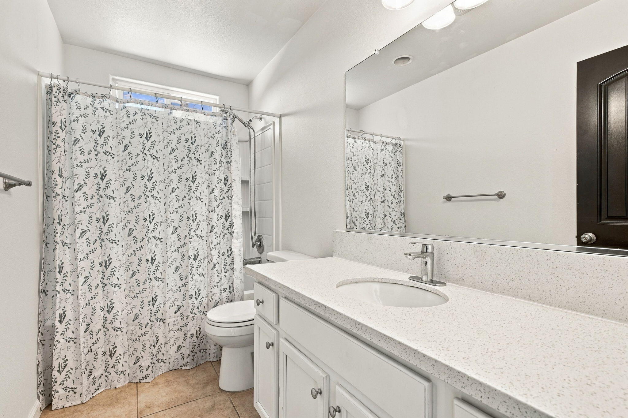 3068 S Foster Ct, Tulare, CA 93274