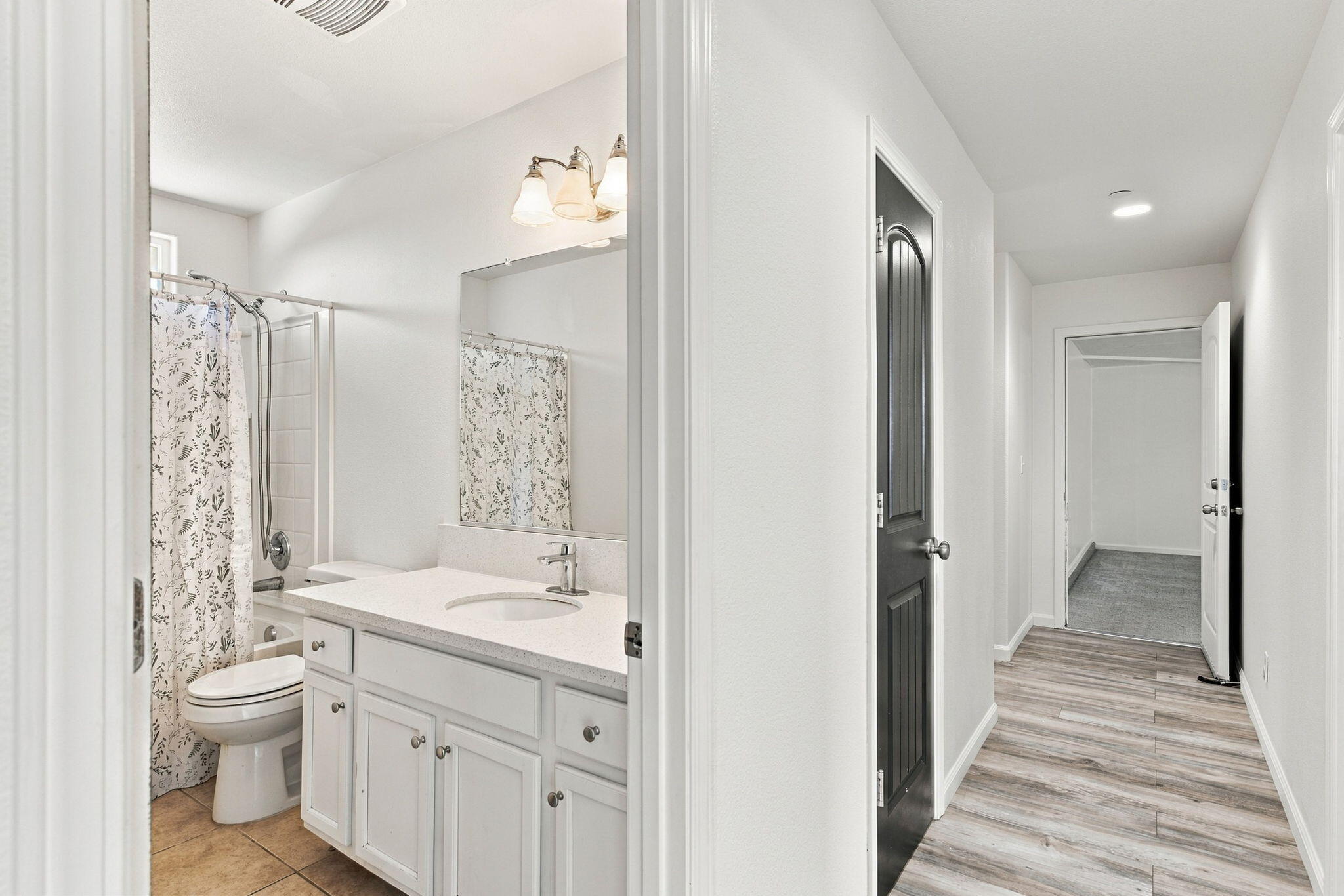 3068 S Foster Ct, Tulare, CA 93274