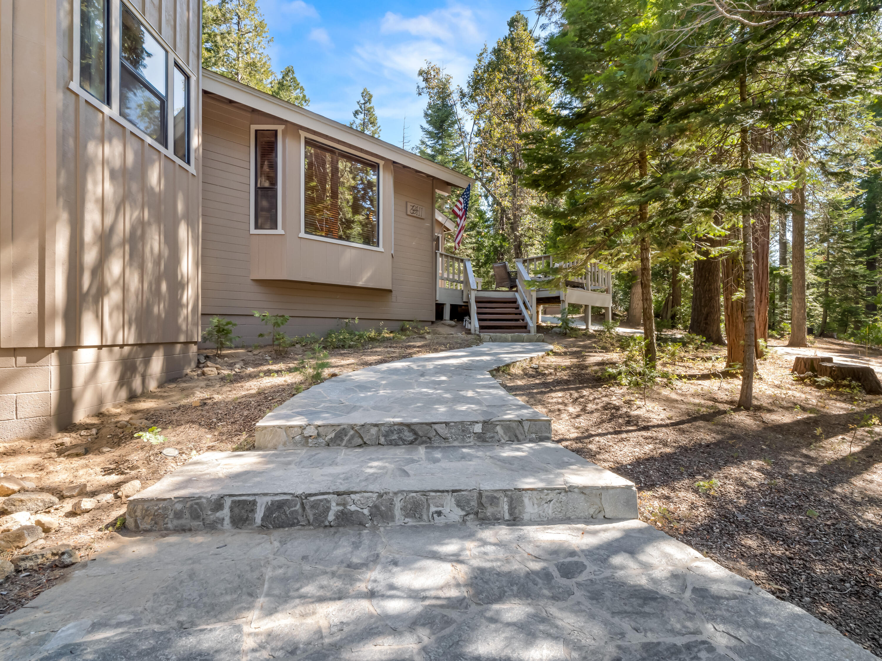 39411 Pond Ln, Shaver Lake, CA 93664