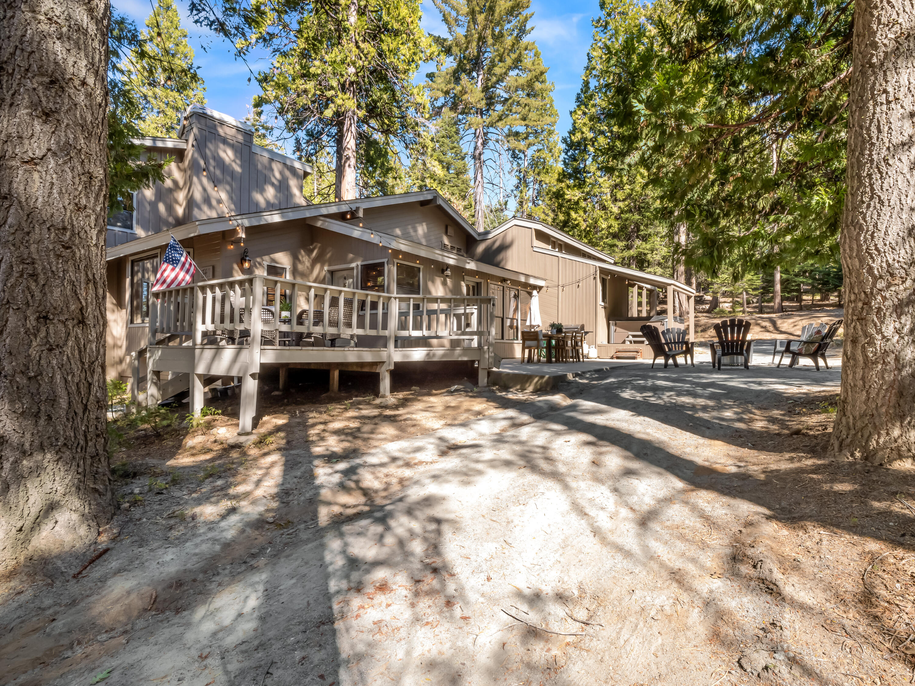 39411 Pond Ln, Shaver Lake, CA 93664