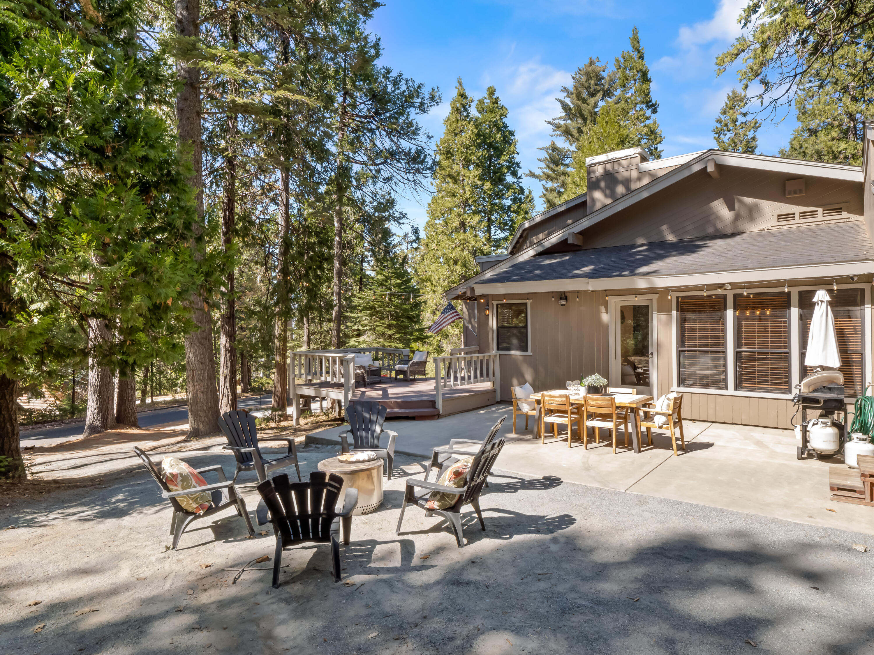 39411 Pond Ln, Shaver Lake, CA 93664