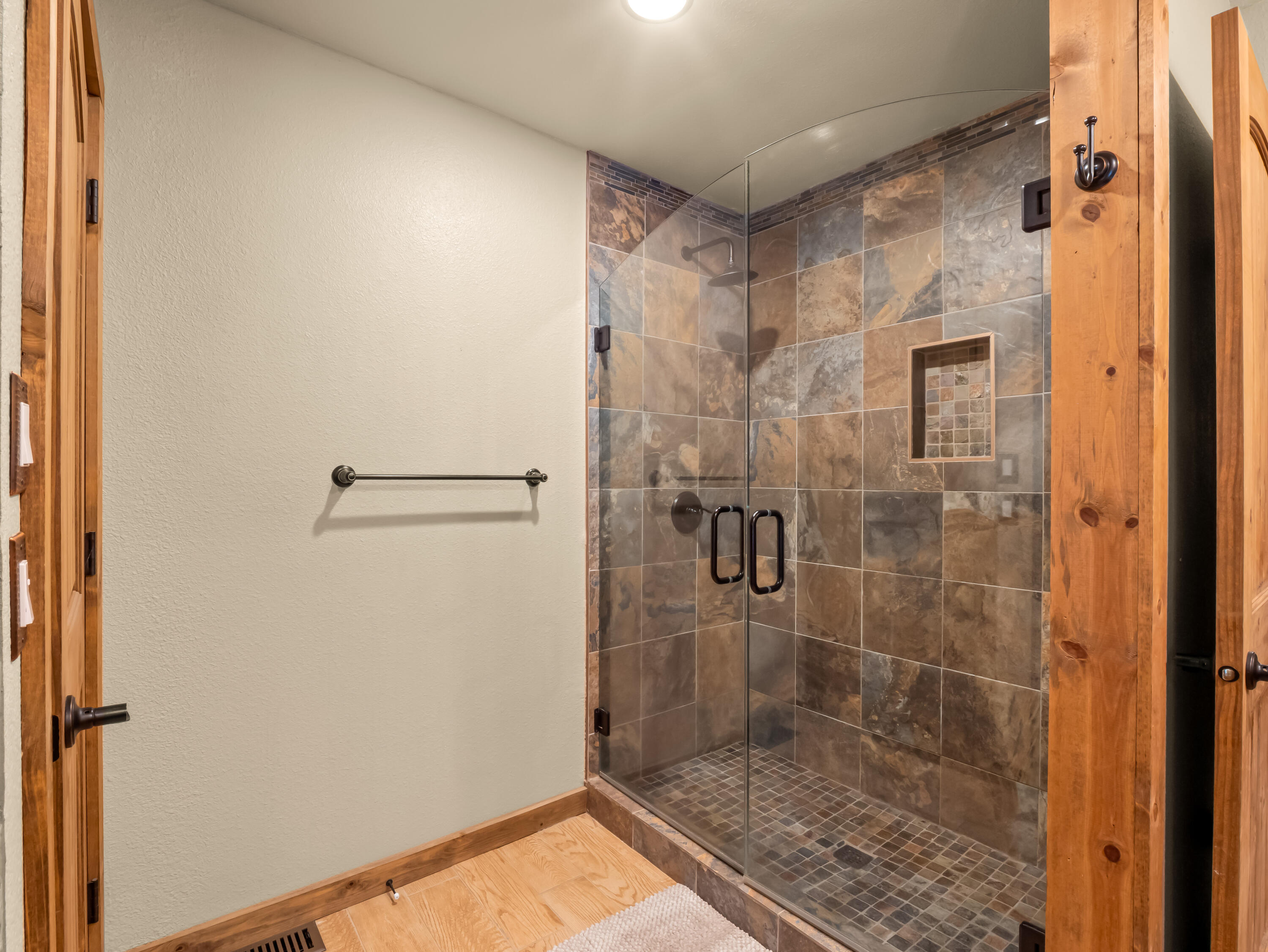 39411 Pond Ln, Shaver Lake, CA 93664