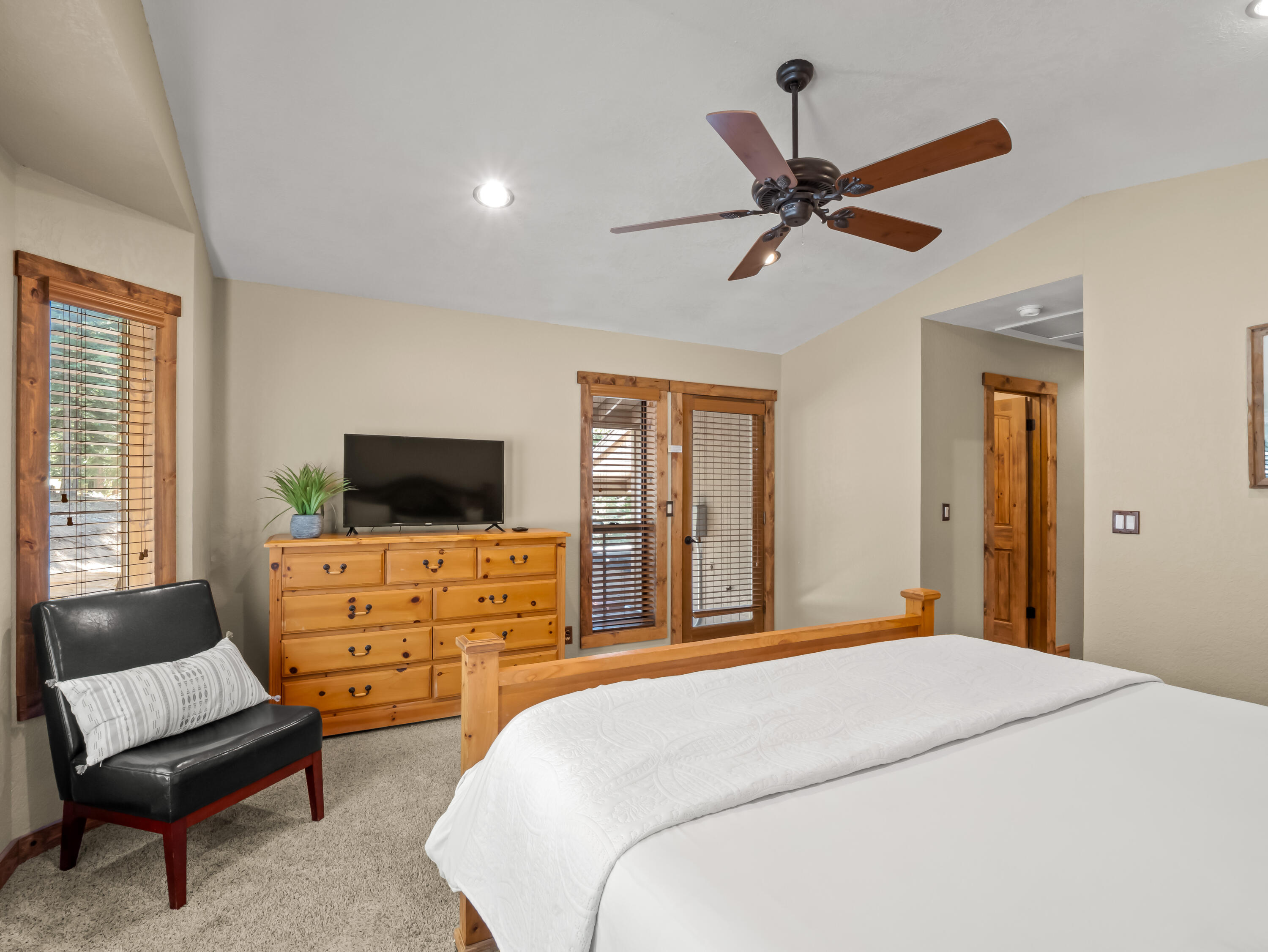 39411 Pond Ln, Shaver Lake, CA 93664