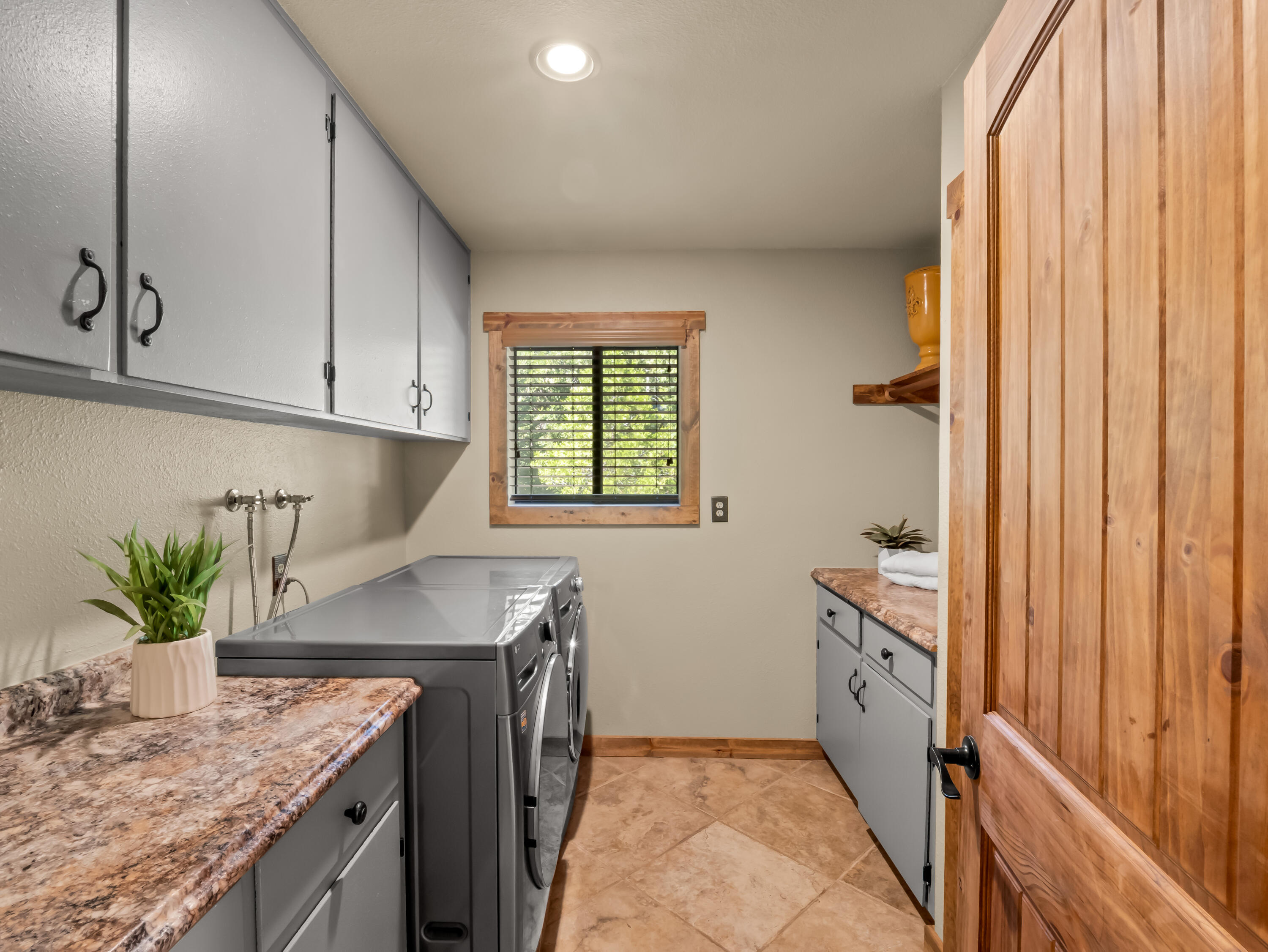 39411 Pond Ln, Shaver Lake, CA 93664