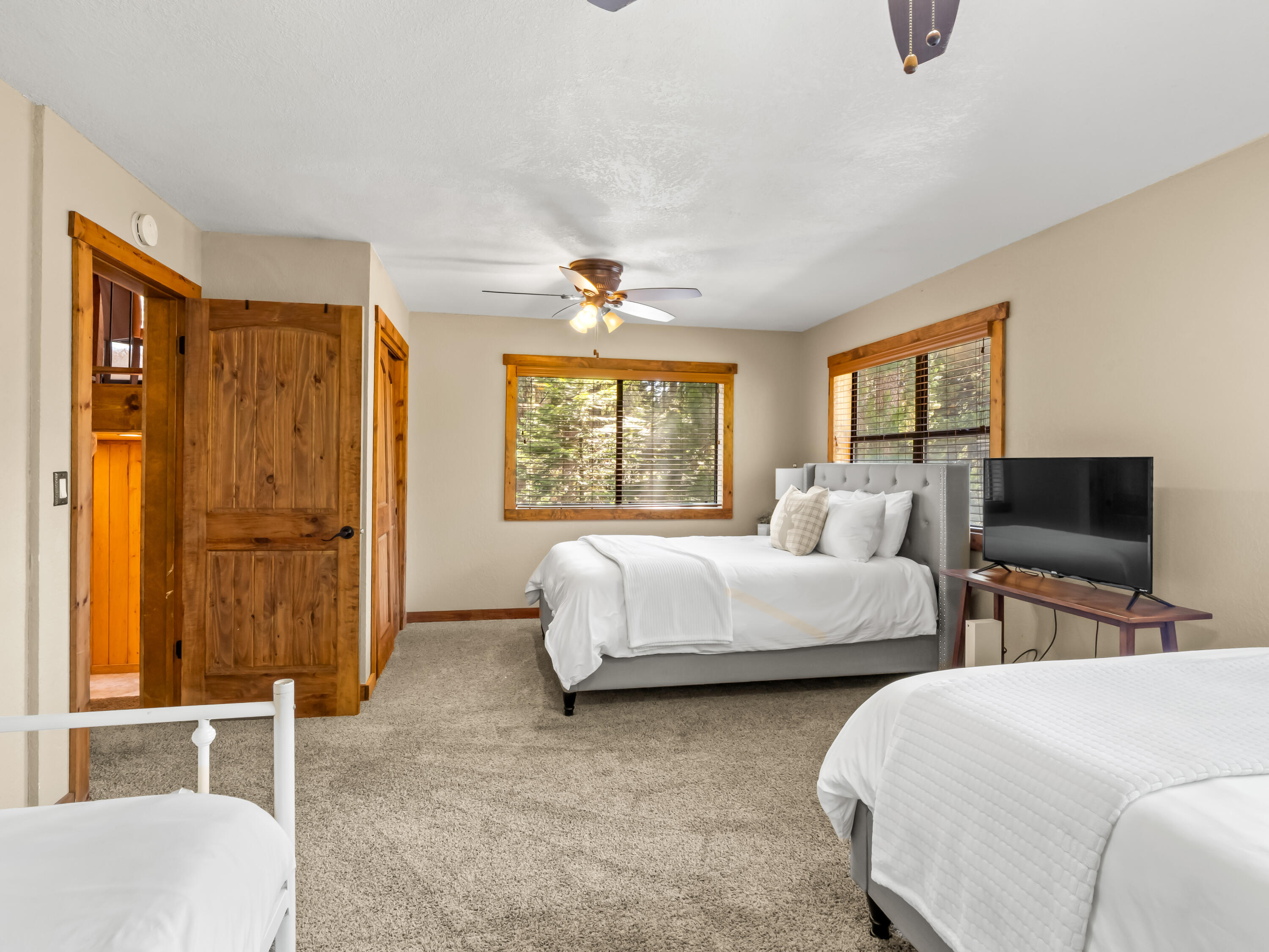39411 Pond Ln, Shaver Lake, CA 93664