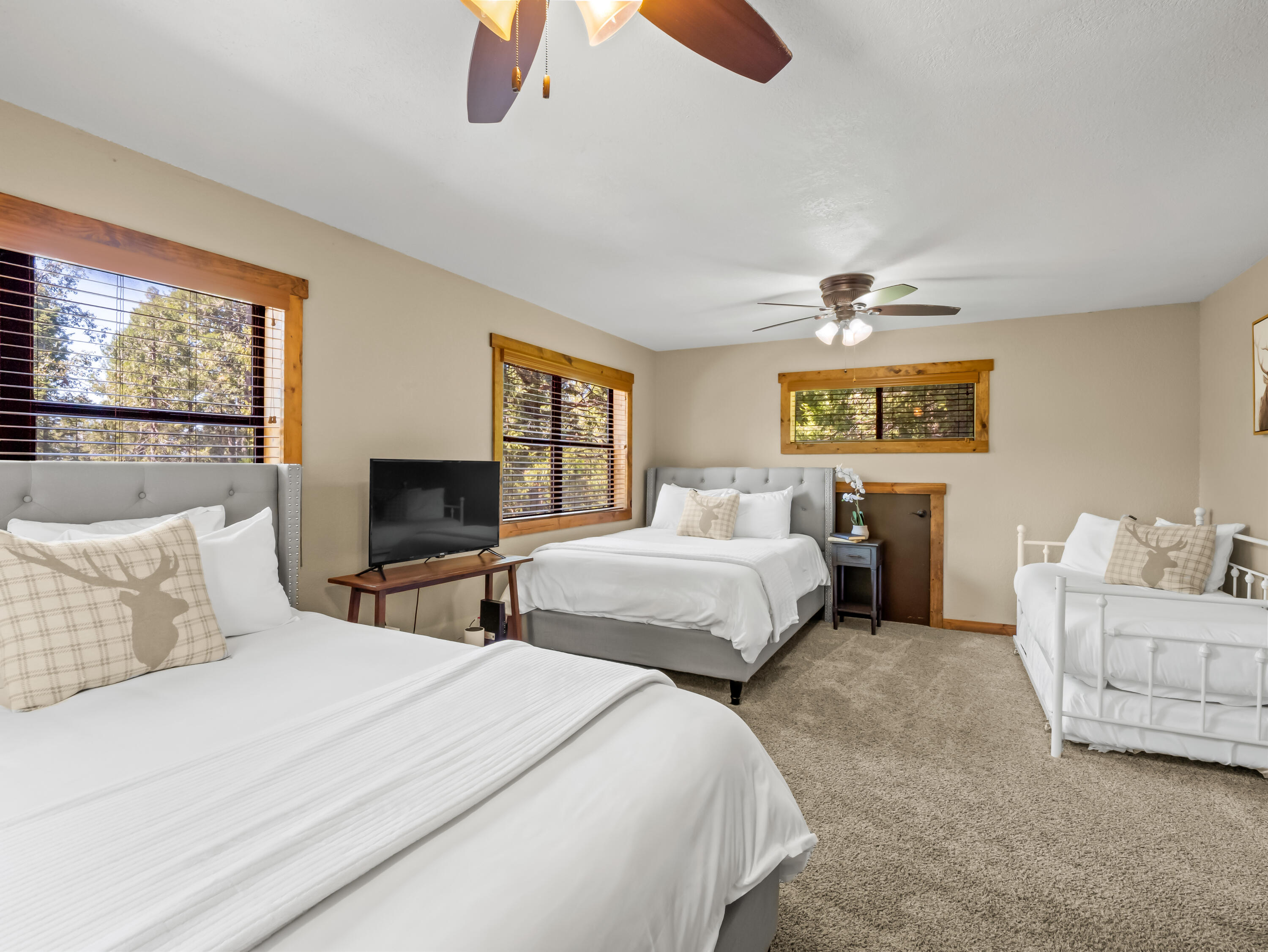 39411 Pond Ln, Shaver Lake, CA 93664