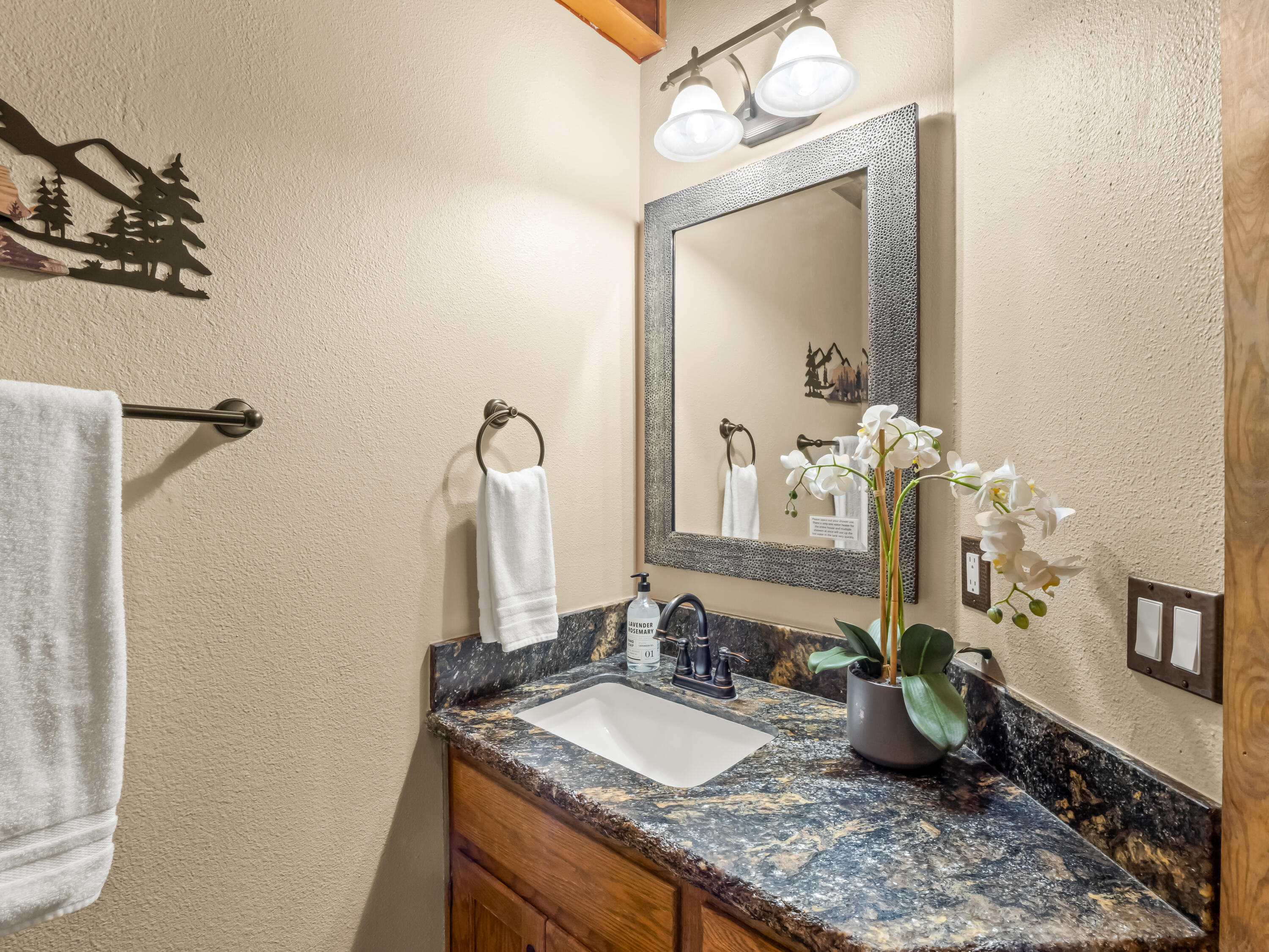 39411 Pond Ln, Shaver Lake, CA 93664