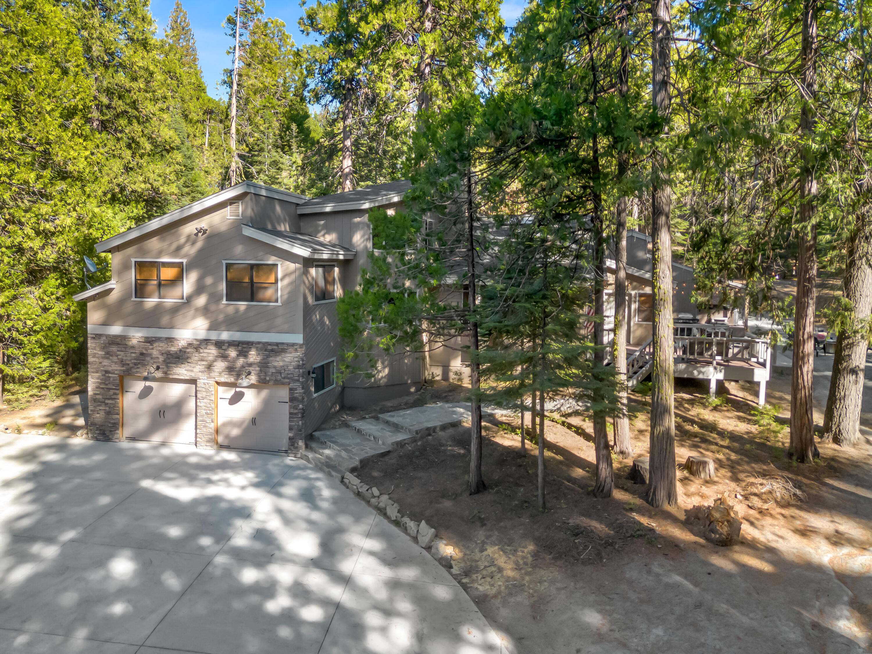 39411 Pond Ln, Shaver Lake, CA 93664