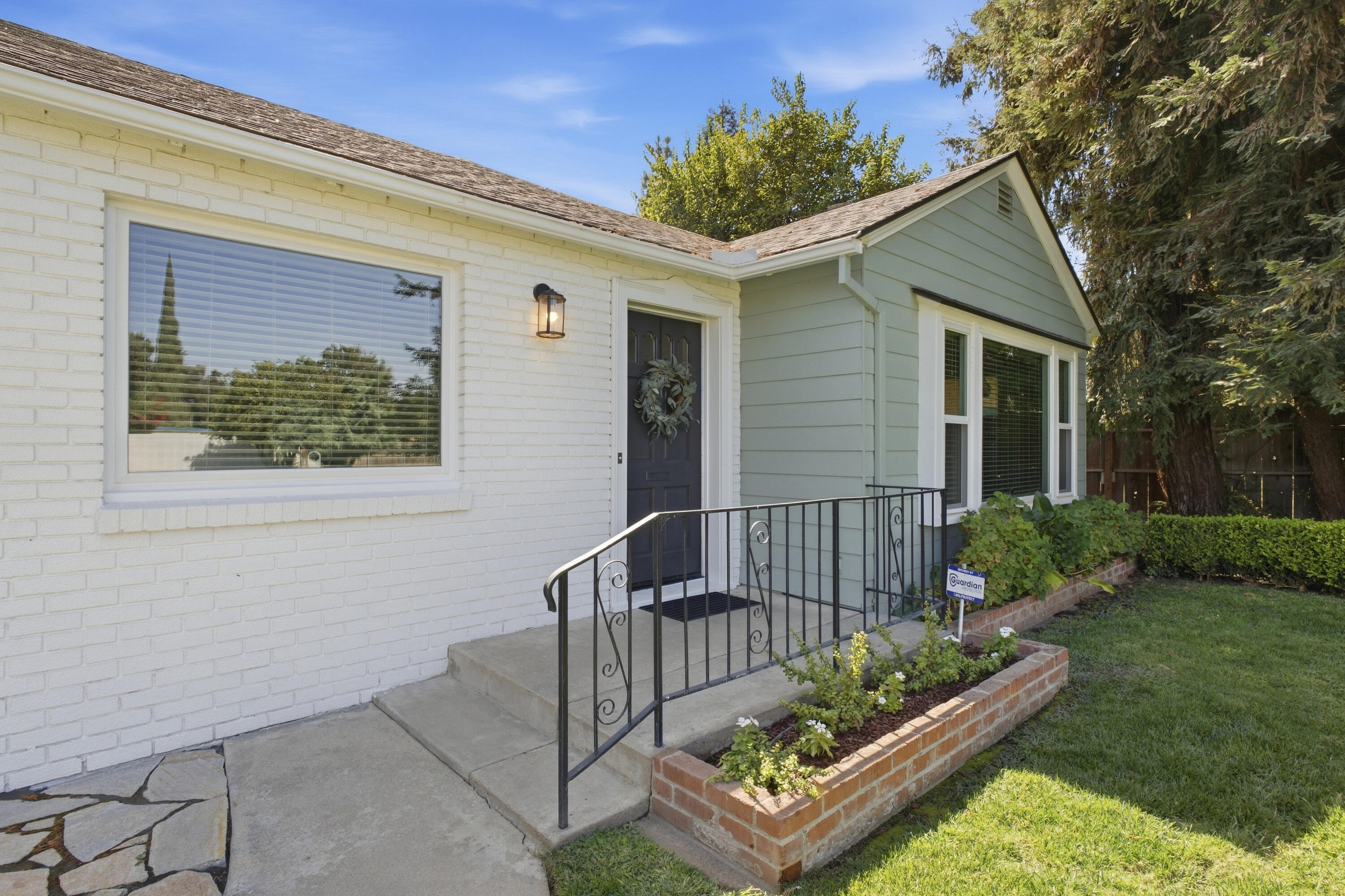 1143 W Howard Ave, Visalia, CA 93277