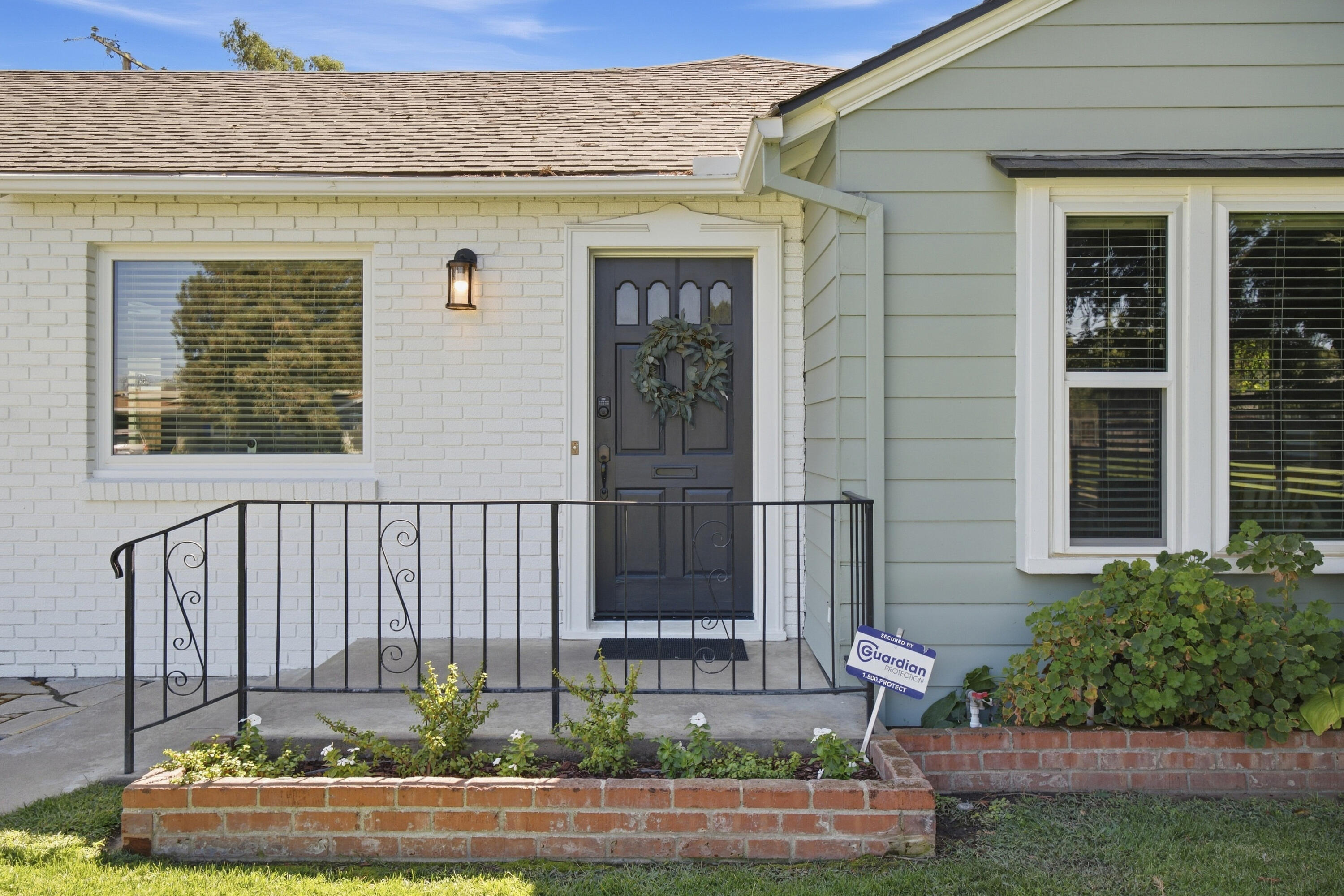 1143 W Howard Ave, Visalia, CA 93277