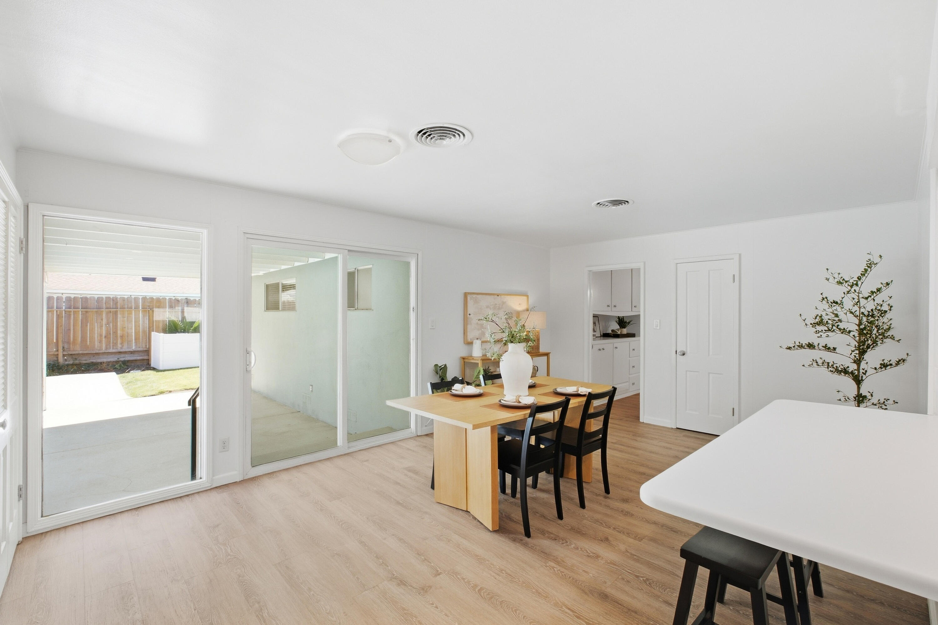 1143 W Howard Ave, Visalia, CA 93277