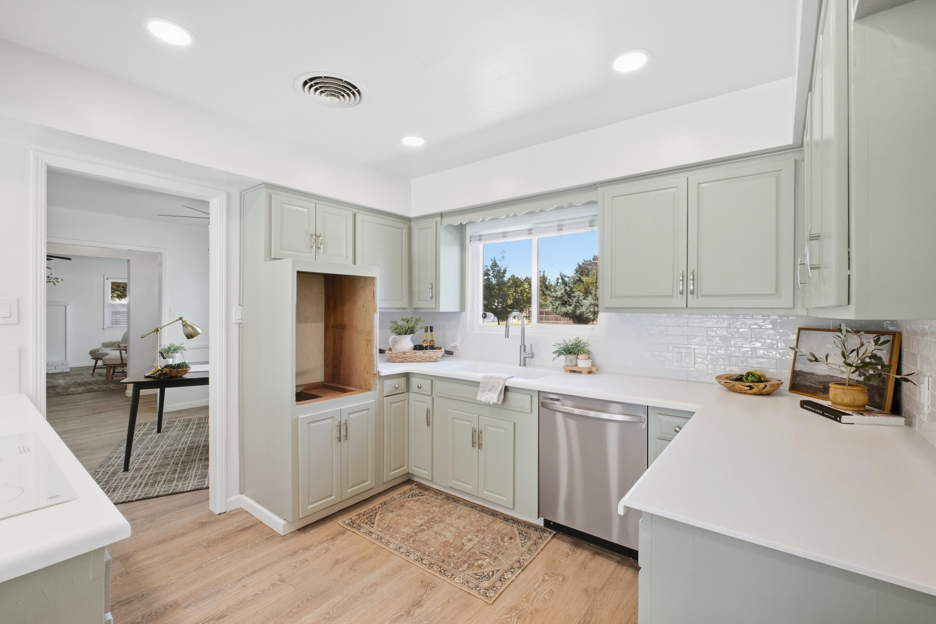 1143 W Howard Ave, Visalia, CA 93277