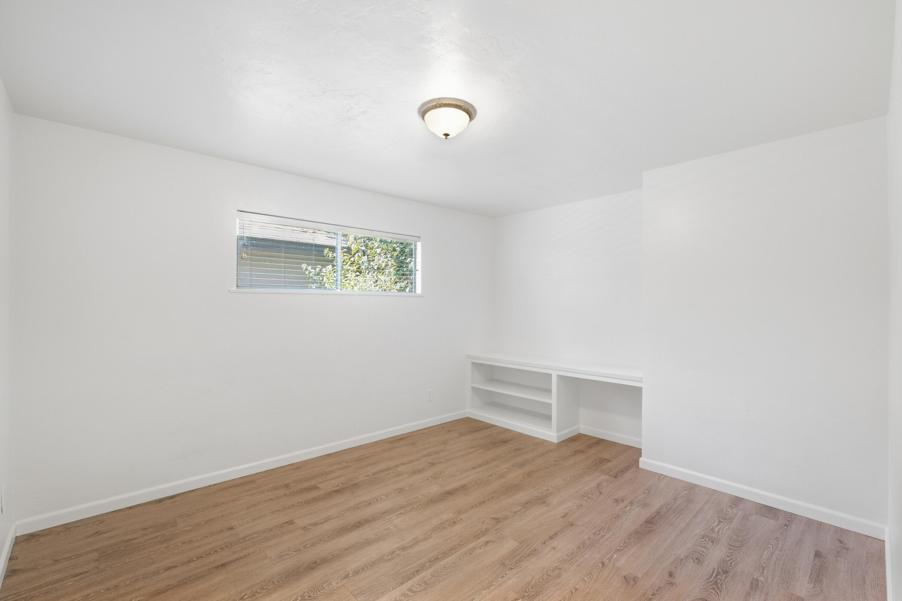 1143 W Howard Ave, Visalia, CA 93277
