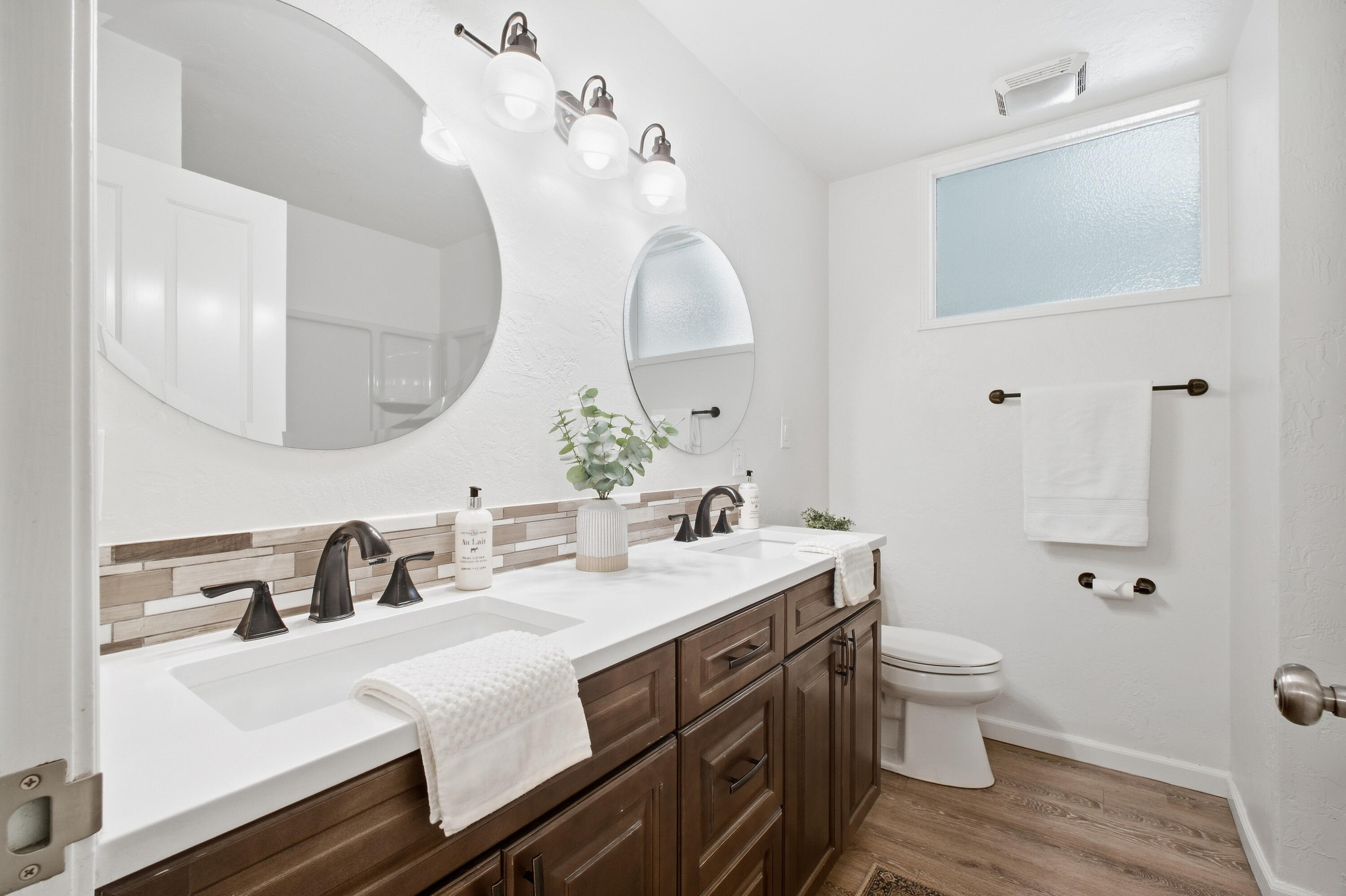 1143 W Howard Ave, Visalia, CA 93277