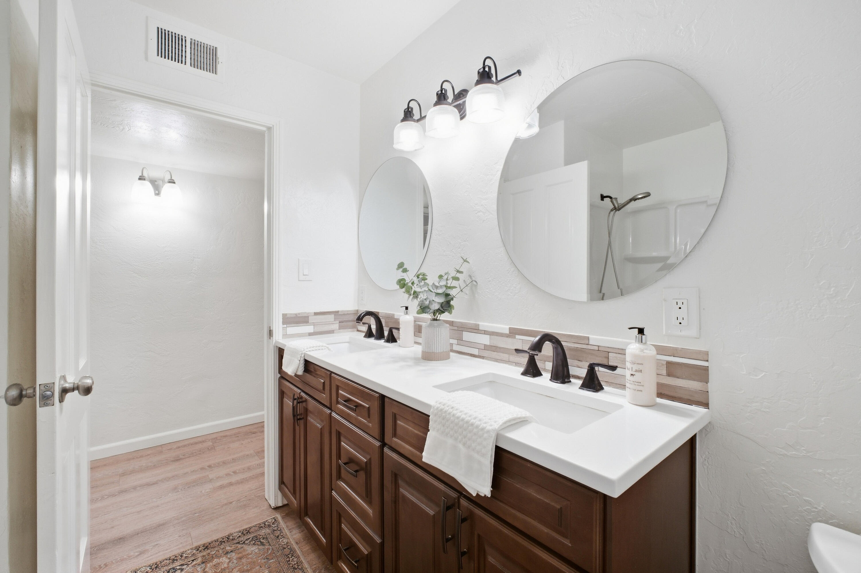 1143 W Howard Ave, Visalia, CA 93277