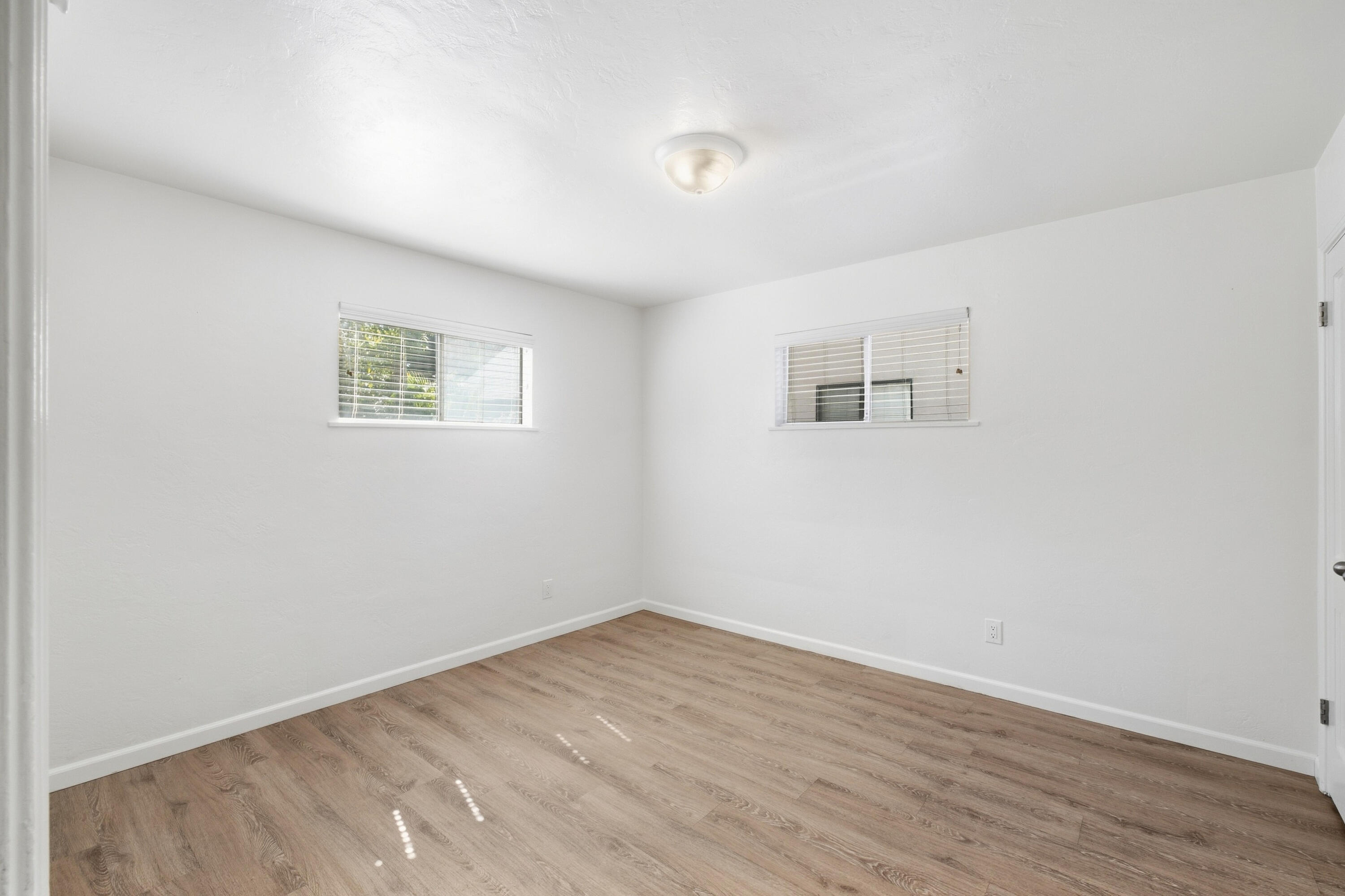 1143 W Howard Ave, Visalia, CA 93277