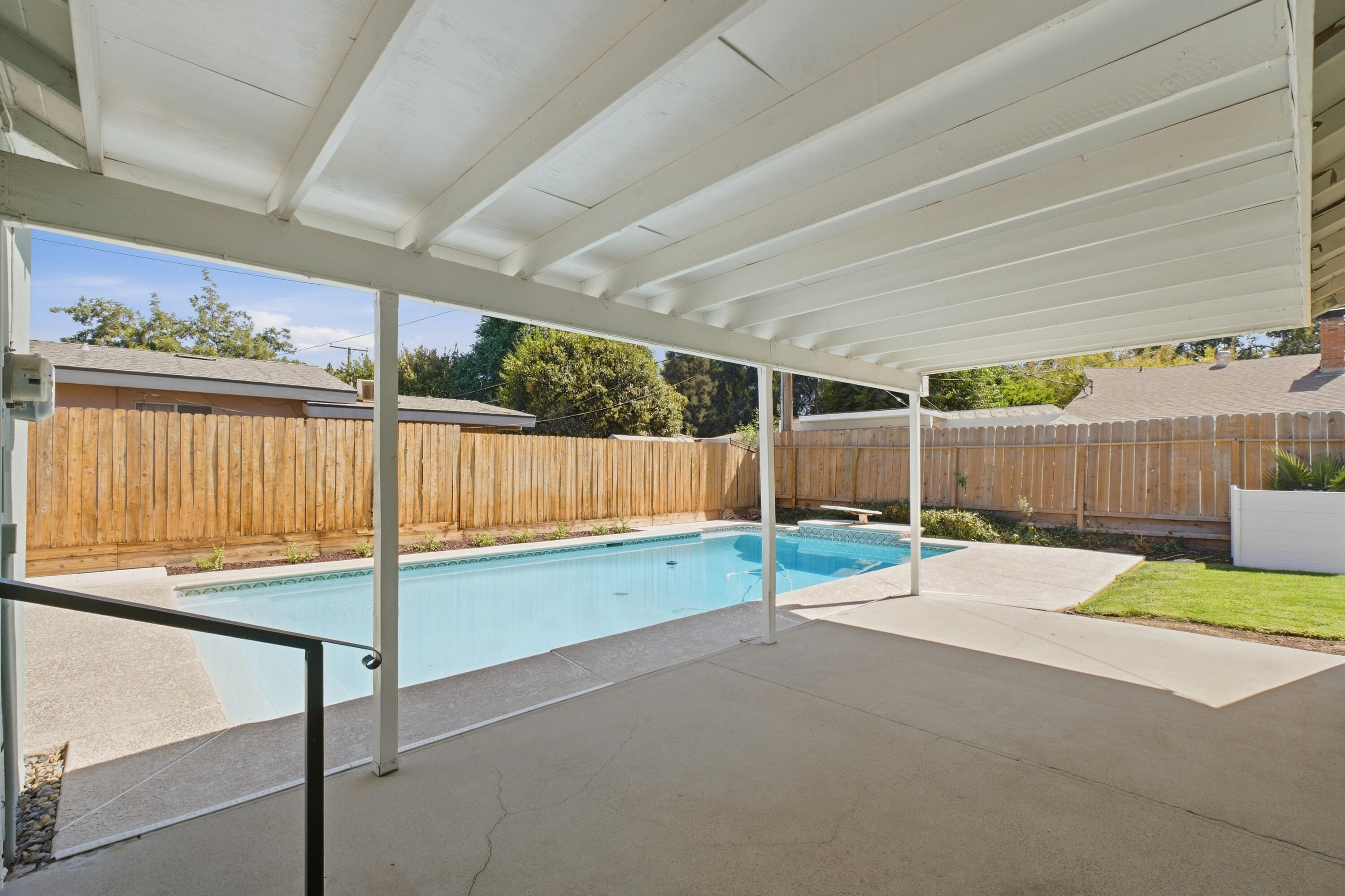 1143 W Howard Ave, Visalia, CA 93277