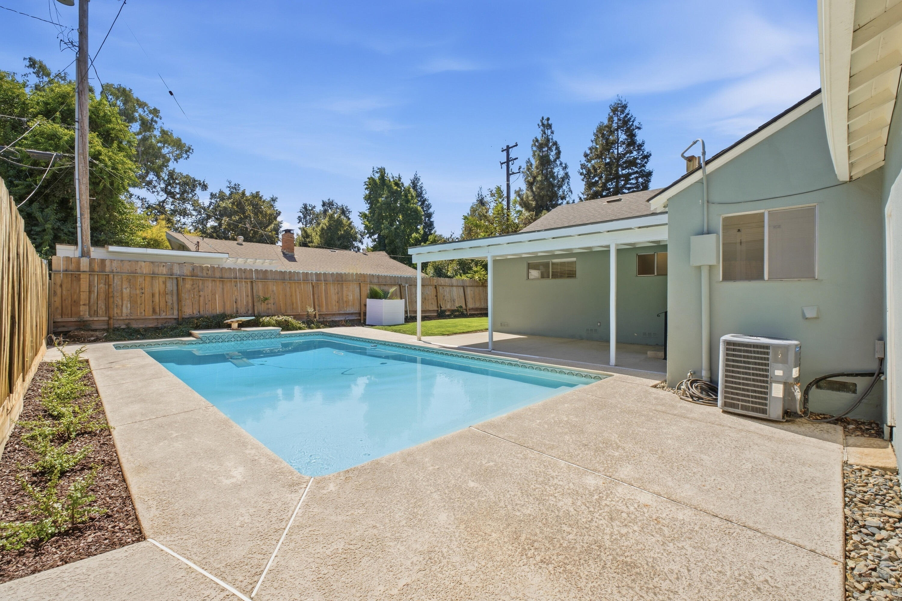 1143 W Howard Ave, Visalia, CA 93277