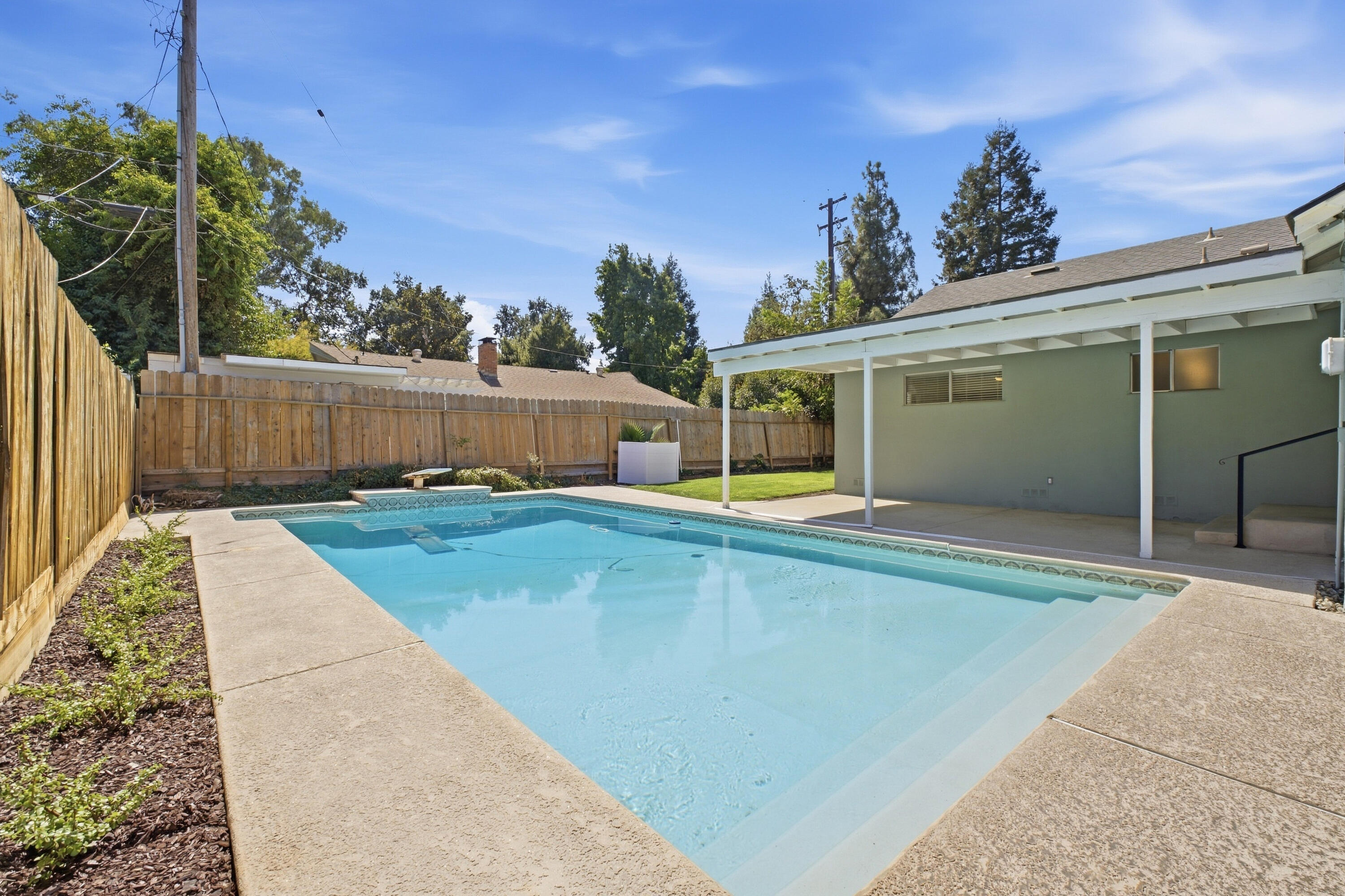 1143 W Howard Ave, Visalia, CA 93277