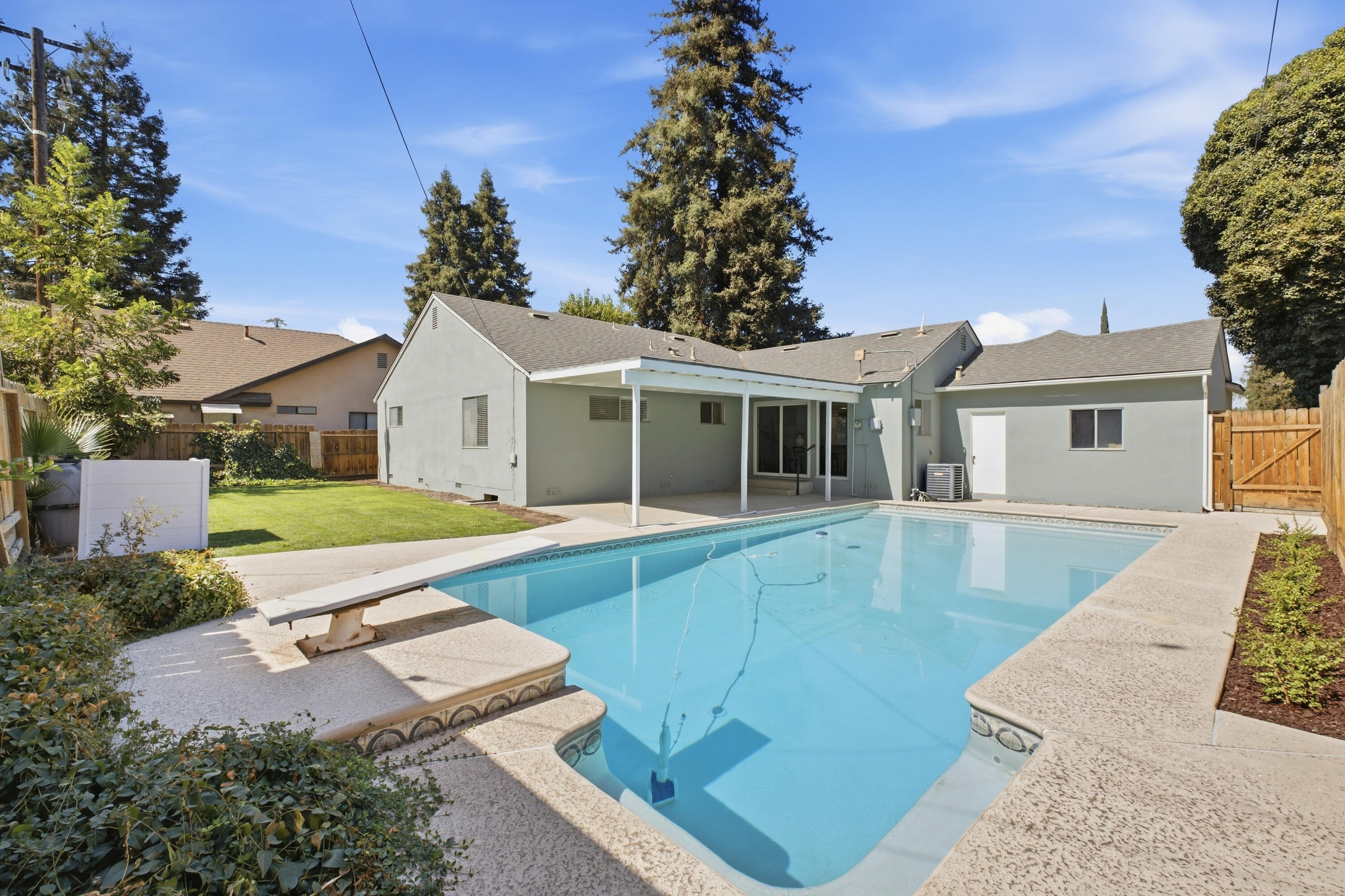 1143 W Howard Ave, Visalia, CA 93277