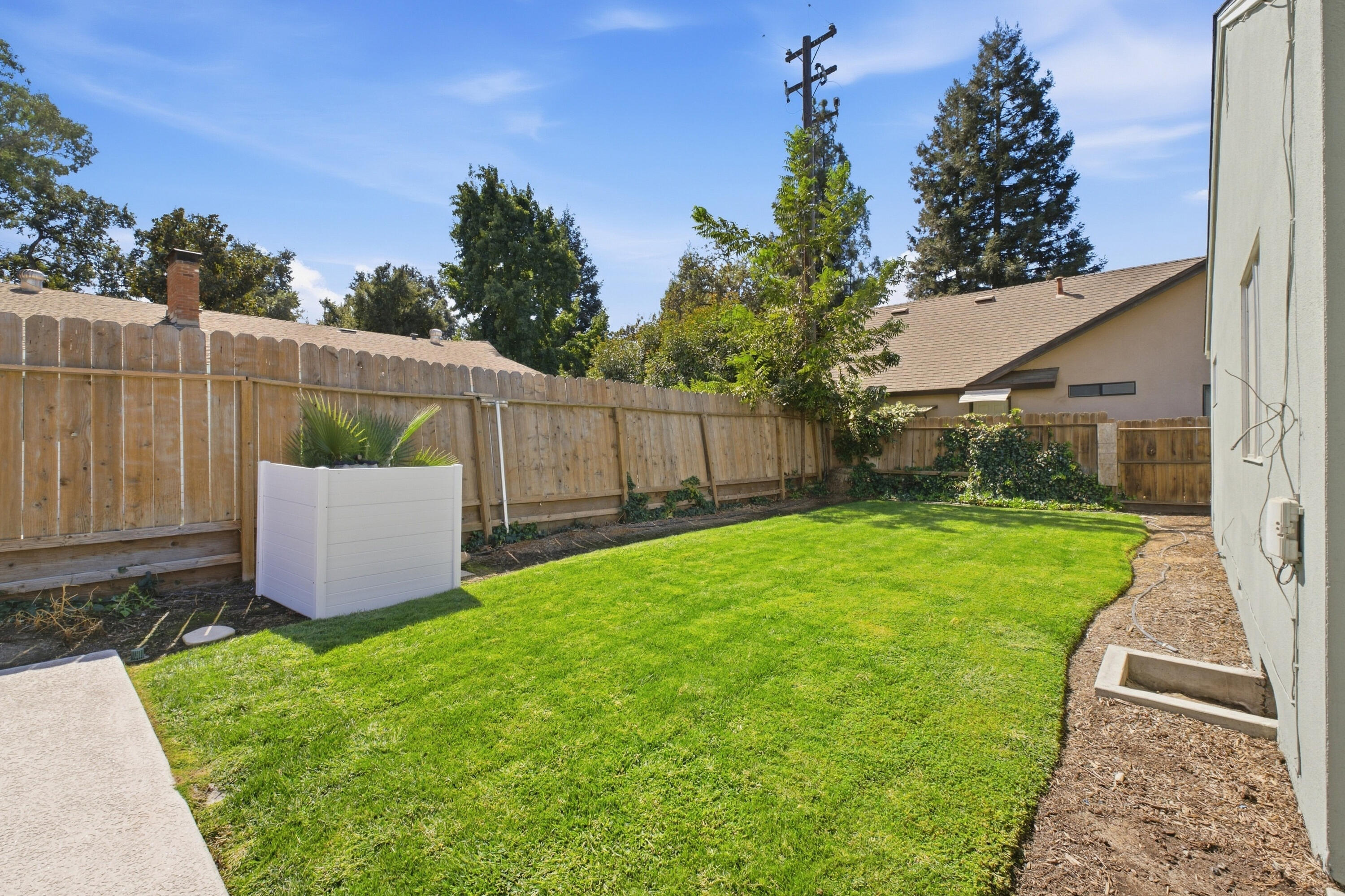 1143 W Howard Ave, Visalia, CA 93277