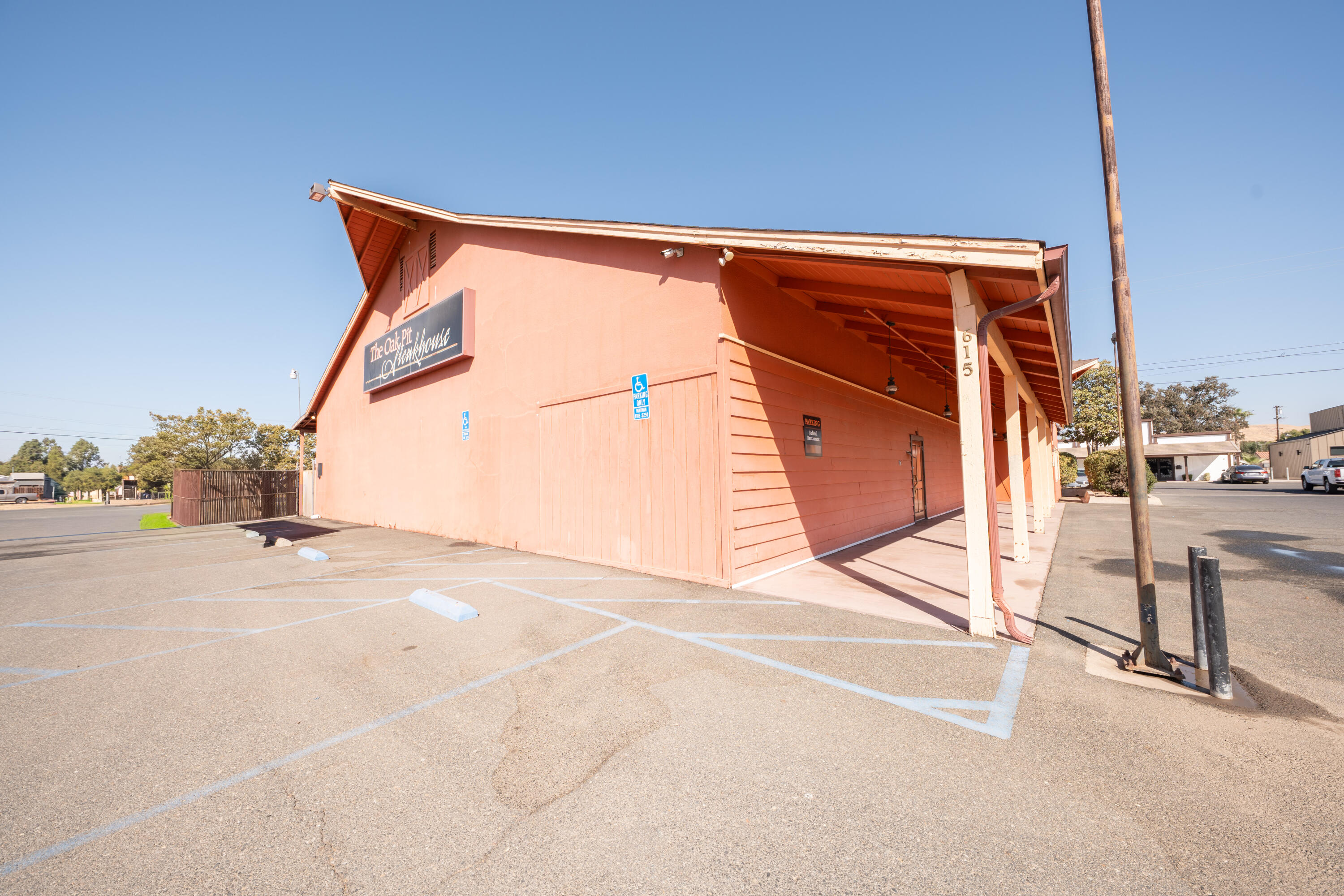615 N Main St, Porterville, CA 93257