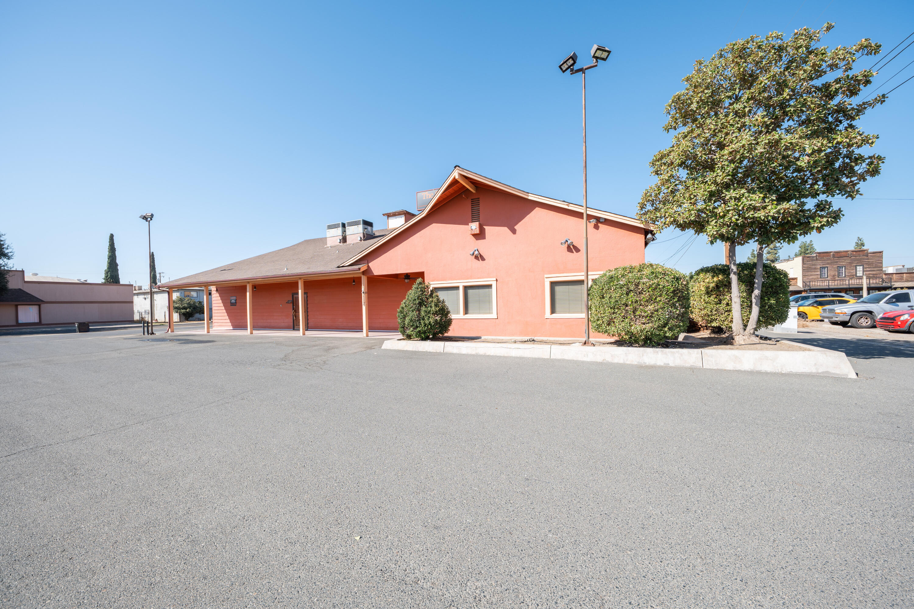 615 N Main St, Porterville, CA 93257