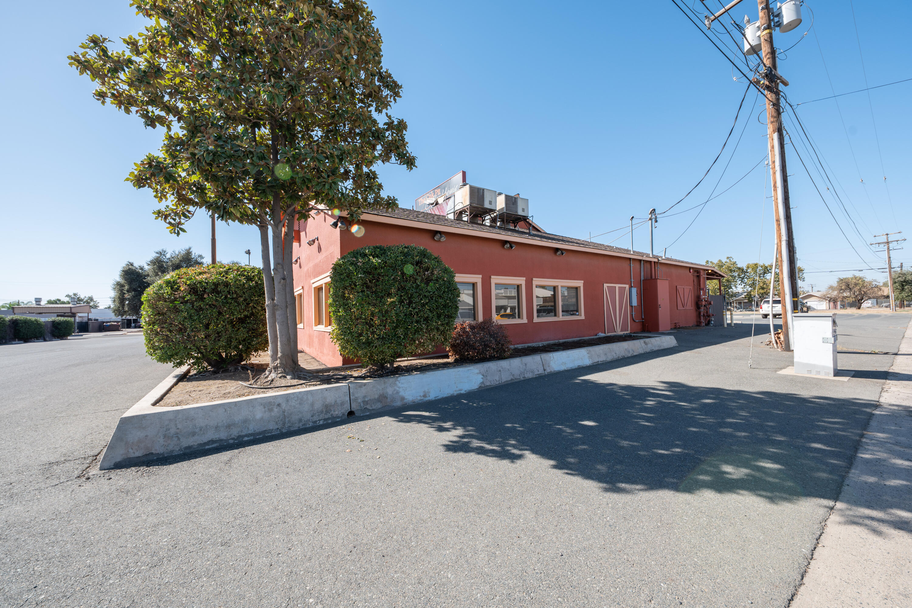 615 N Main St, Porterville, CA 93257