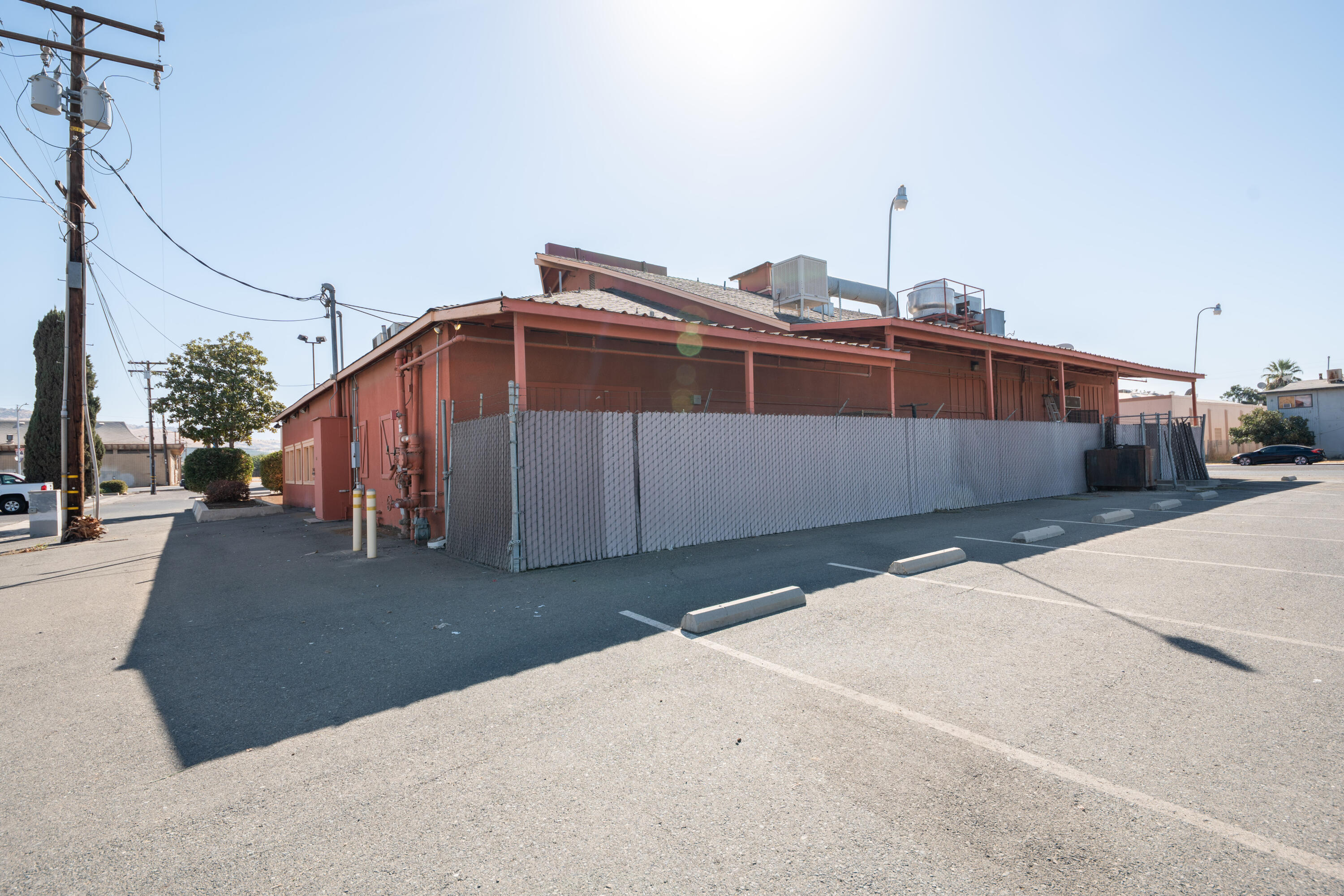 615 N Main St, Porterville, CA 93257