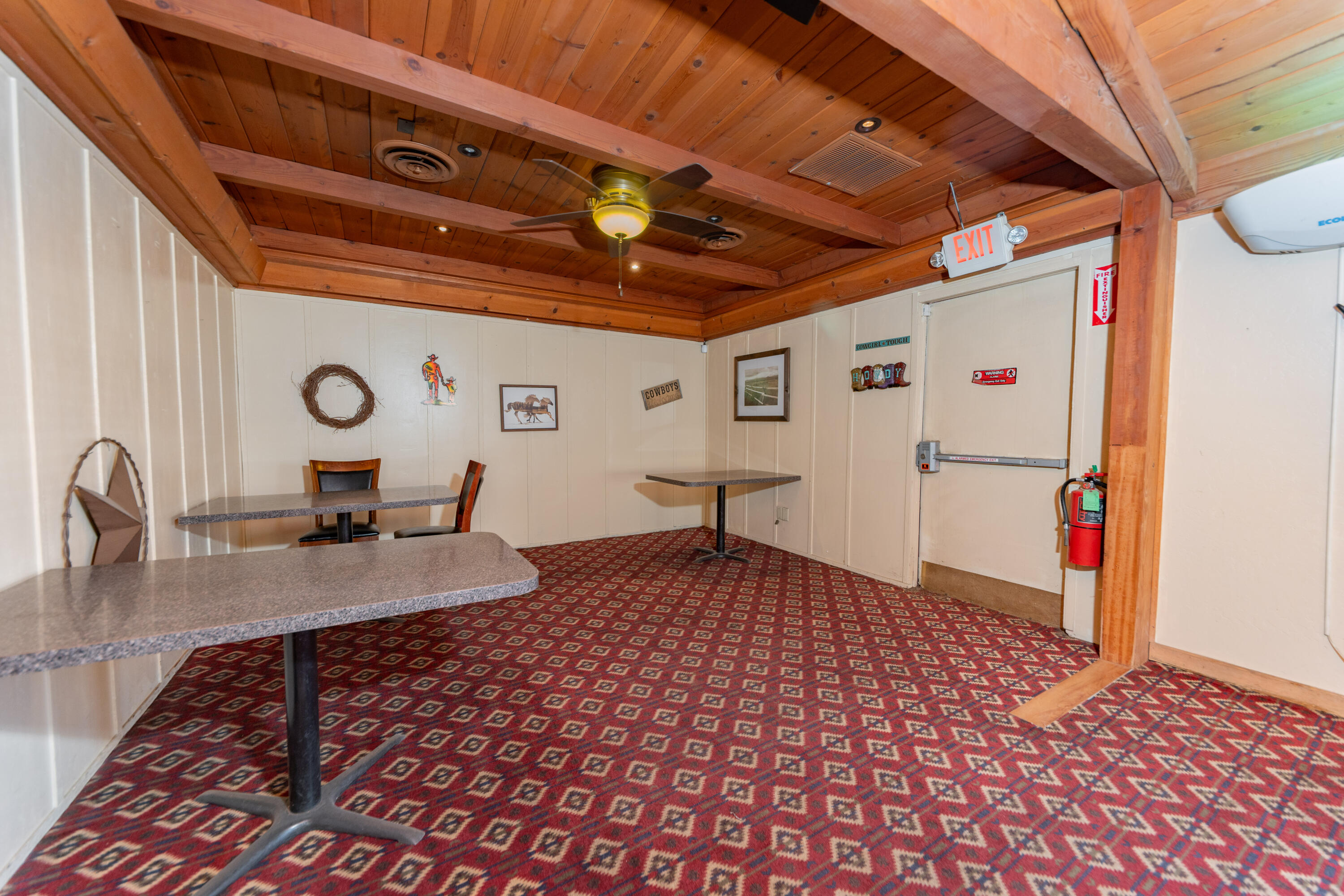 615 N Main St, Porterville, CA 93257