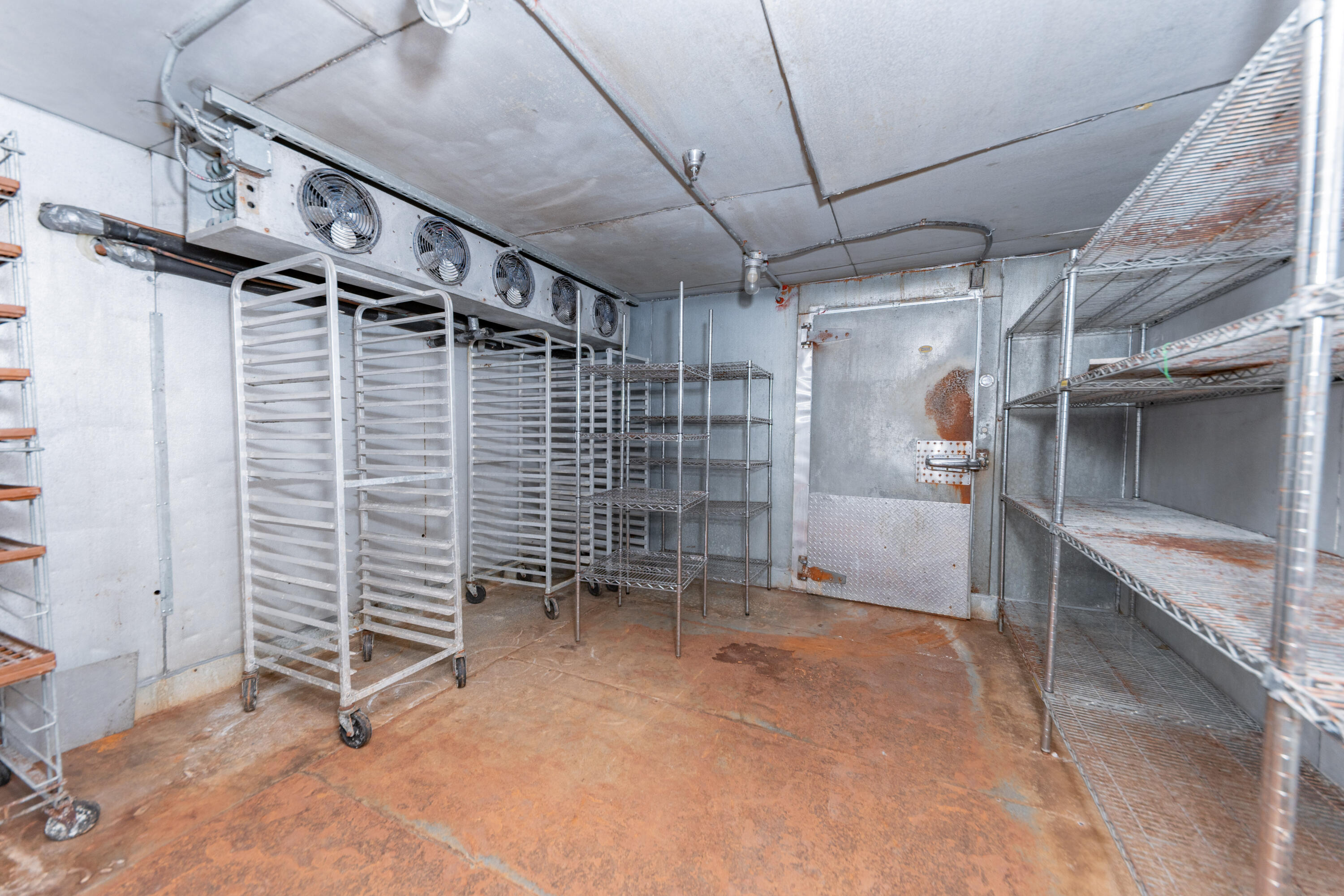 615 N Main St, Porterville, CA 93257