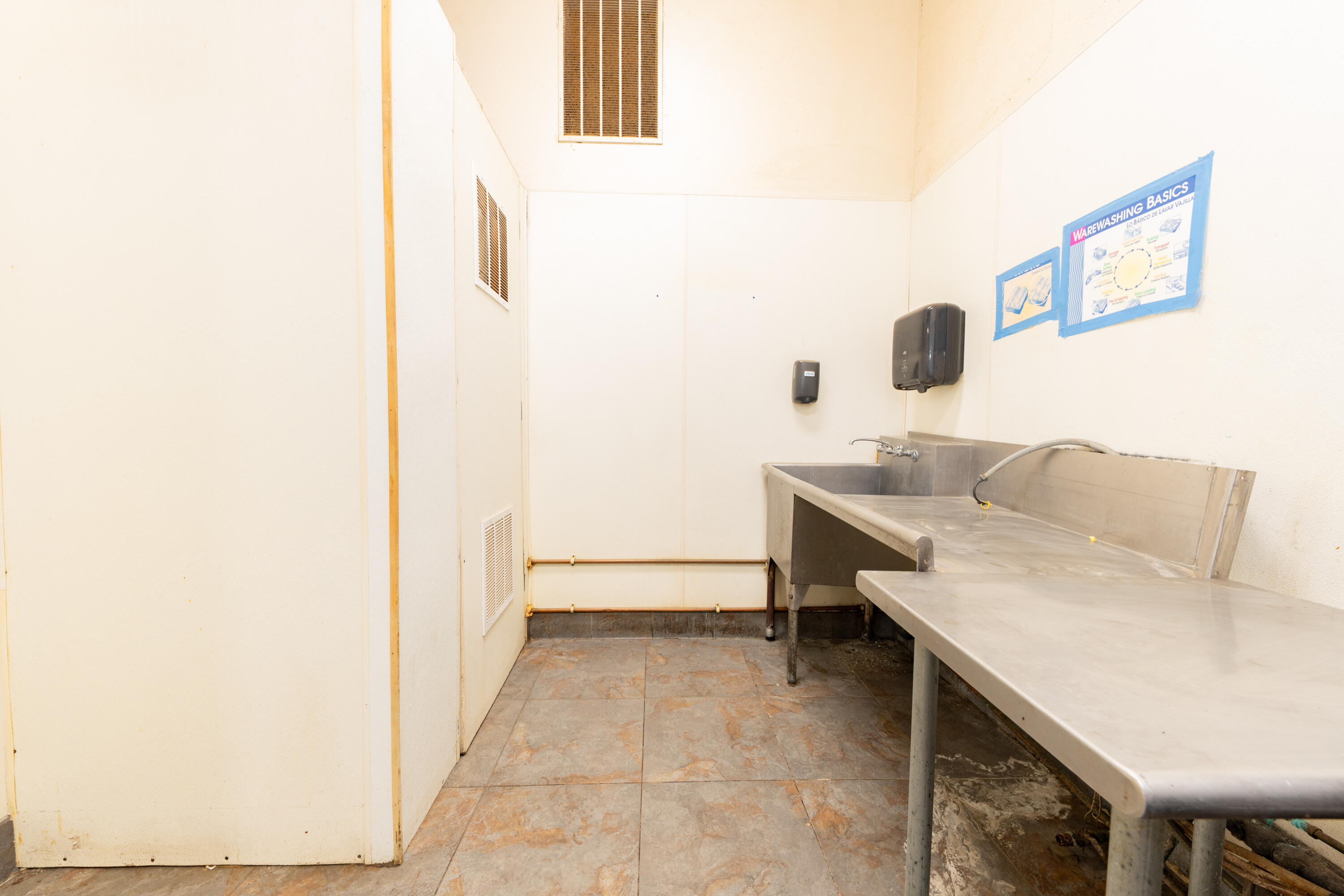 615 N Main St, Porterville, CA 93257