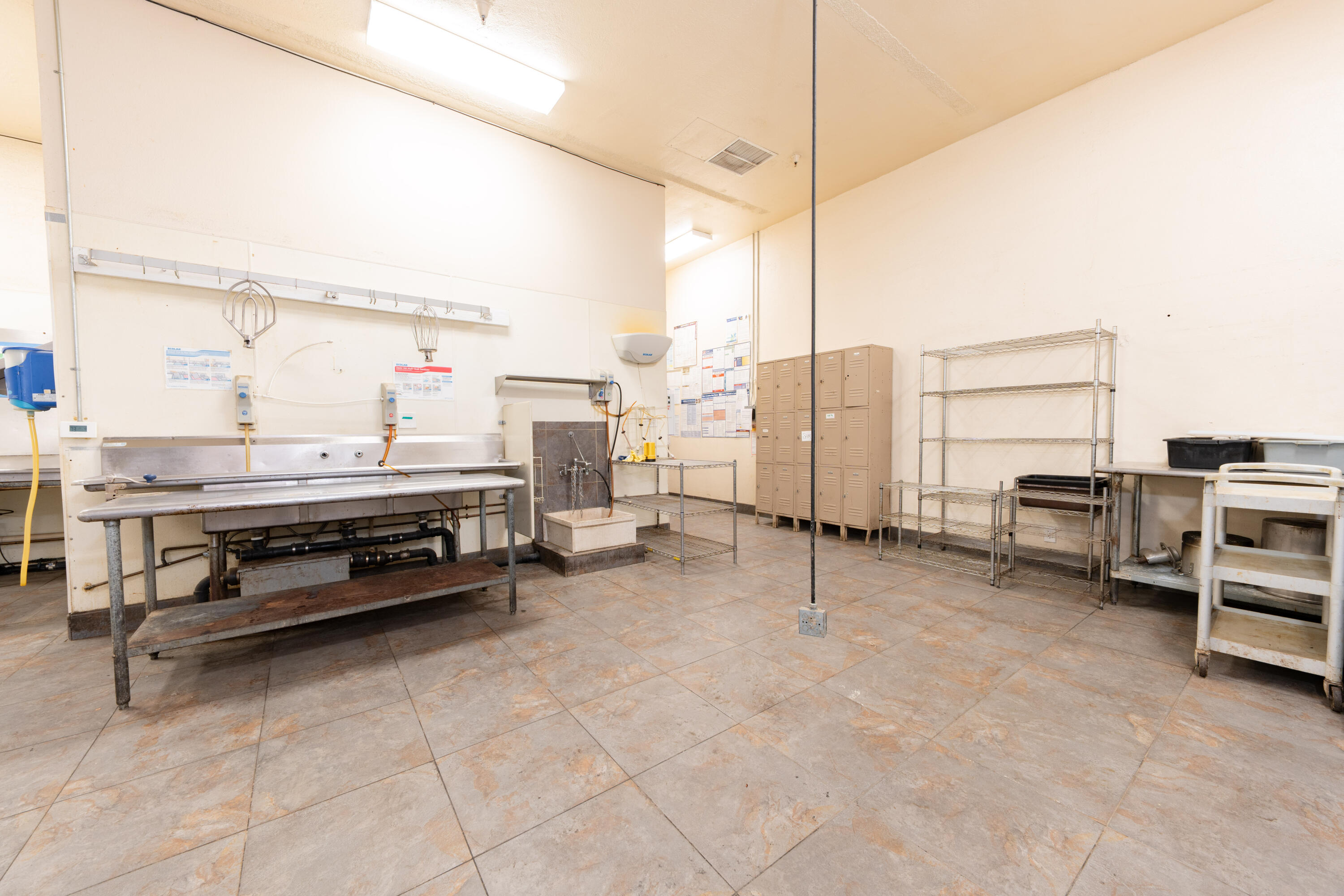 615 N Main St, Porterville, CA 93257