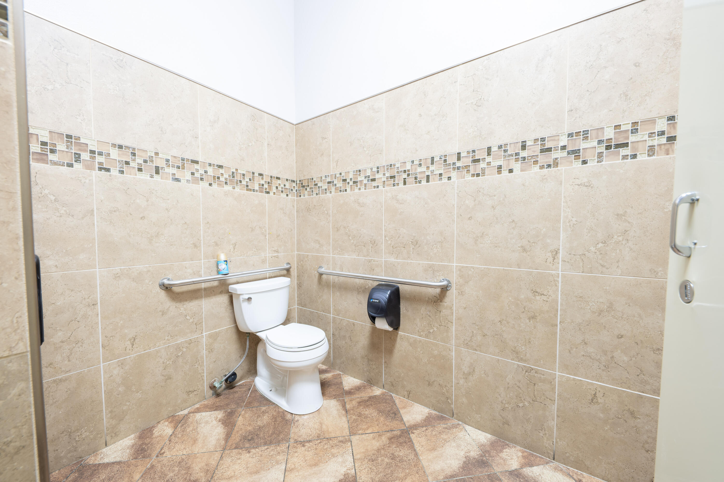 615 N Main St, Porterville, CA 93257
