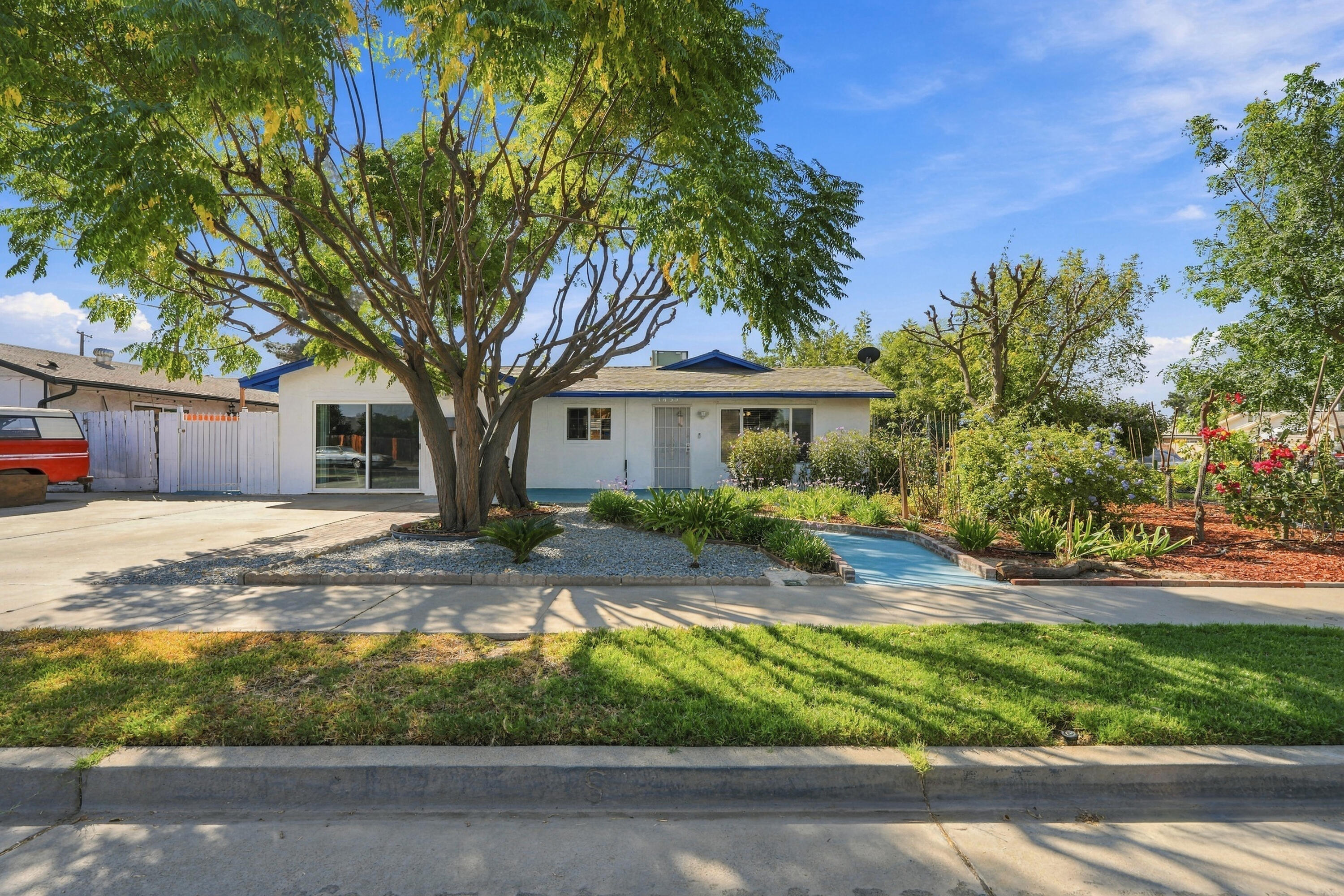 1435 Davis St, Hanford, CA 93230