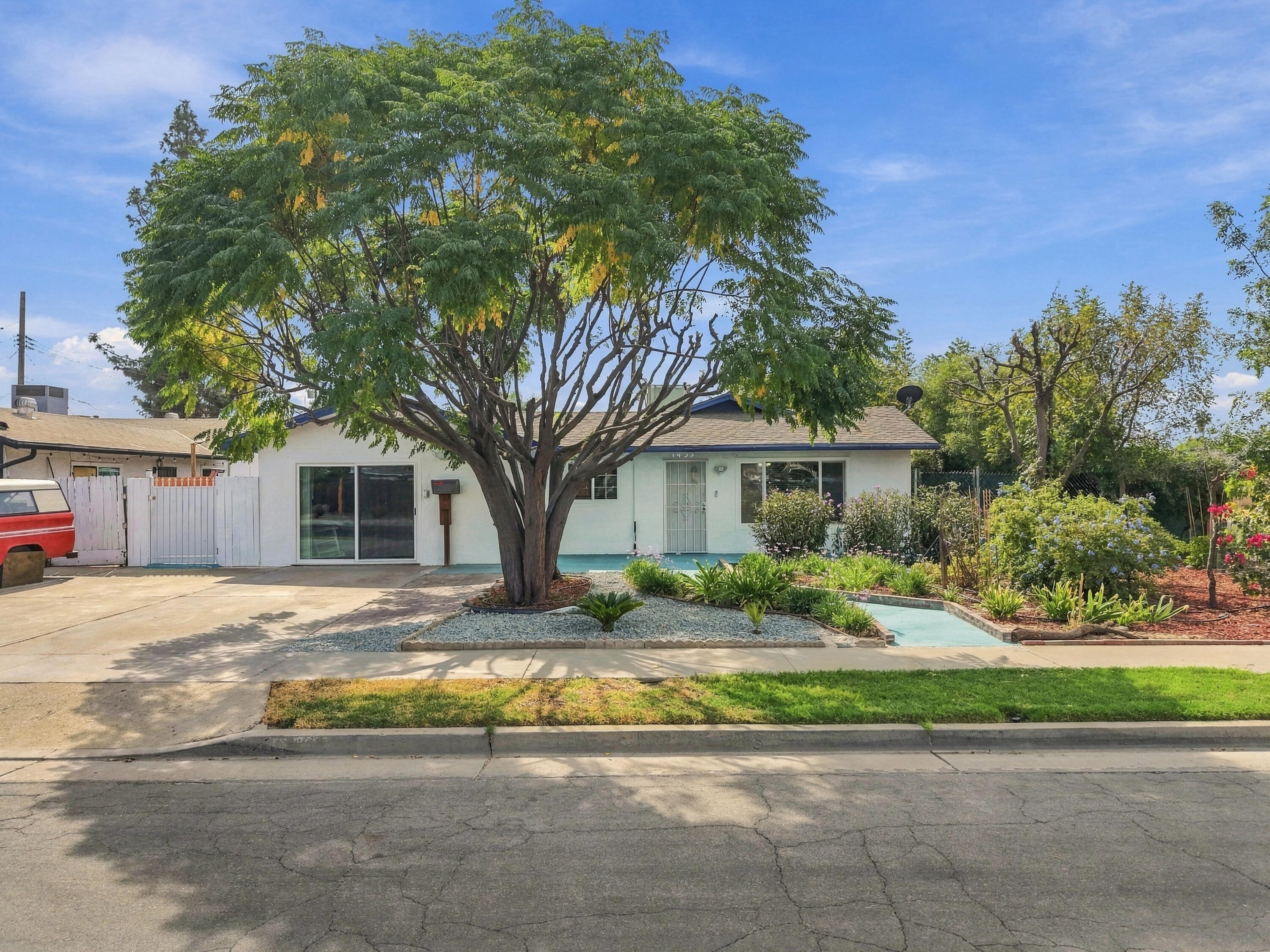 1435 Davis St, Hanford, CA 93230