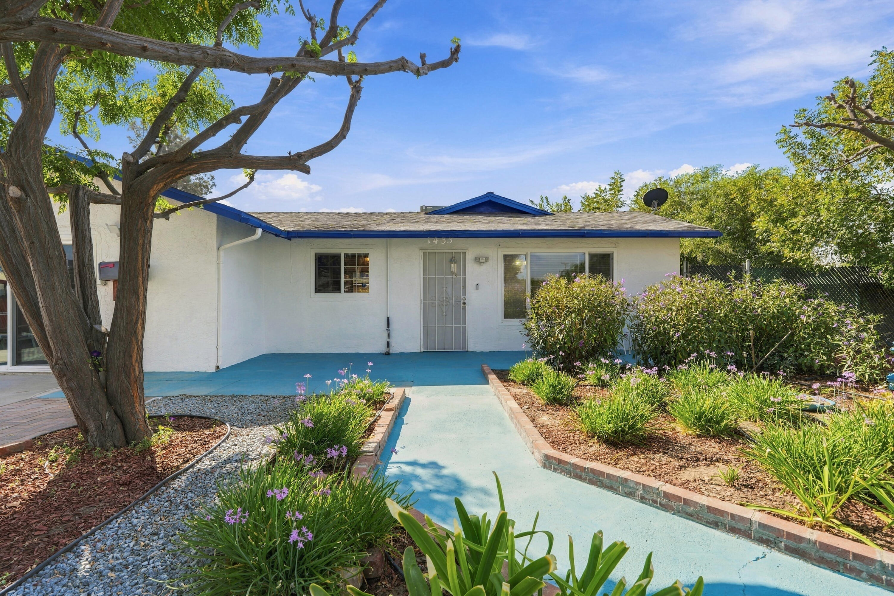 1435 Davis St, Hanford, CA 93230