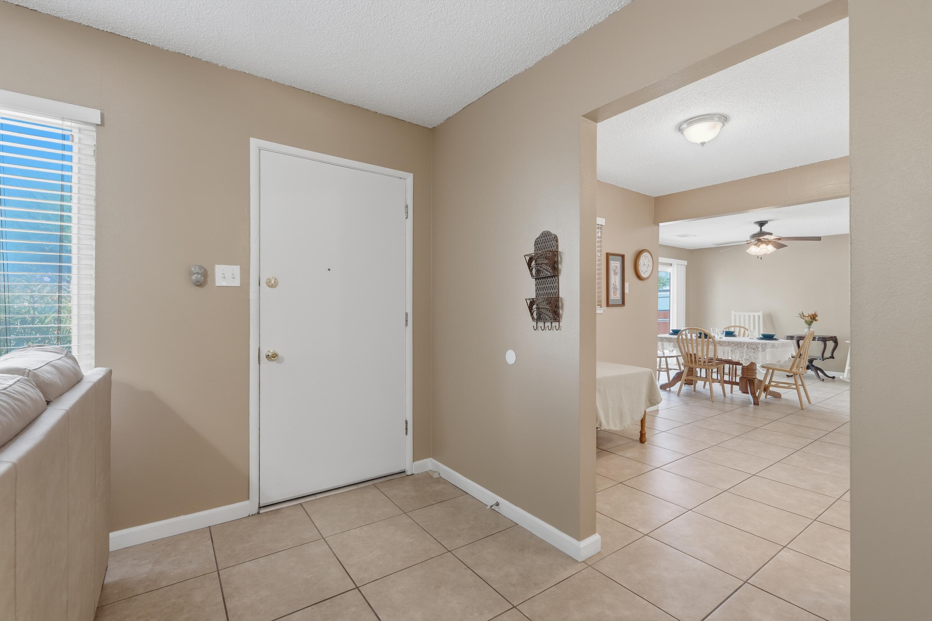 1435 Davis St, Hanford, CA 93230